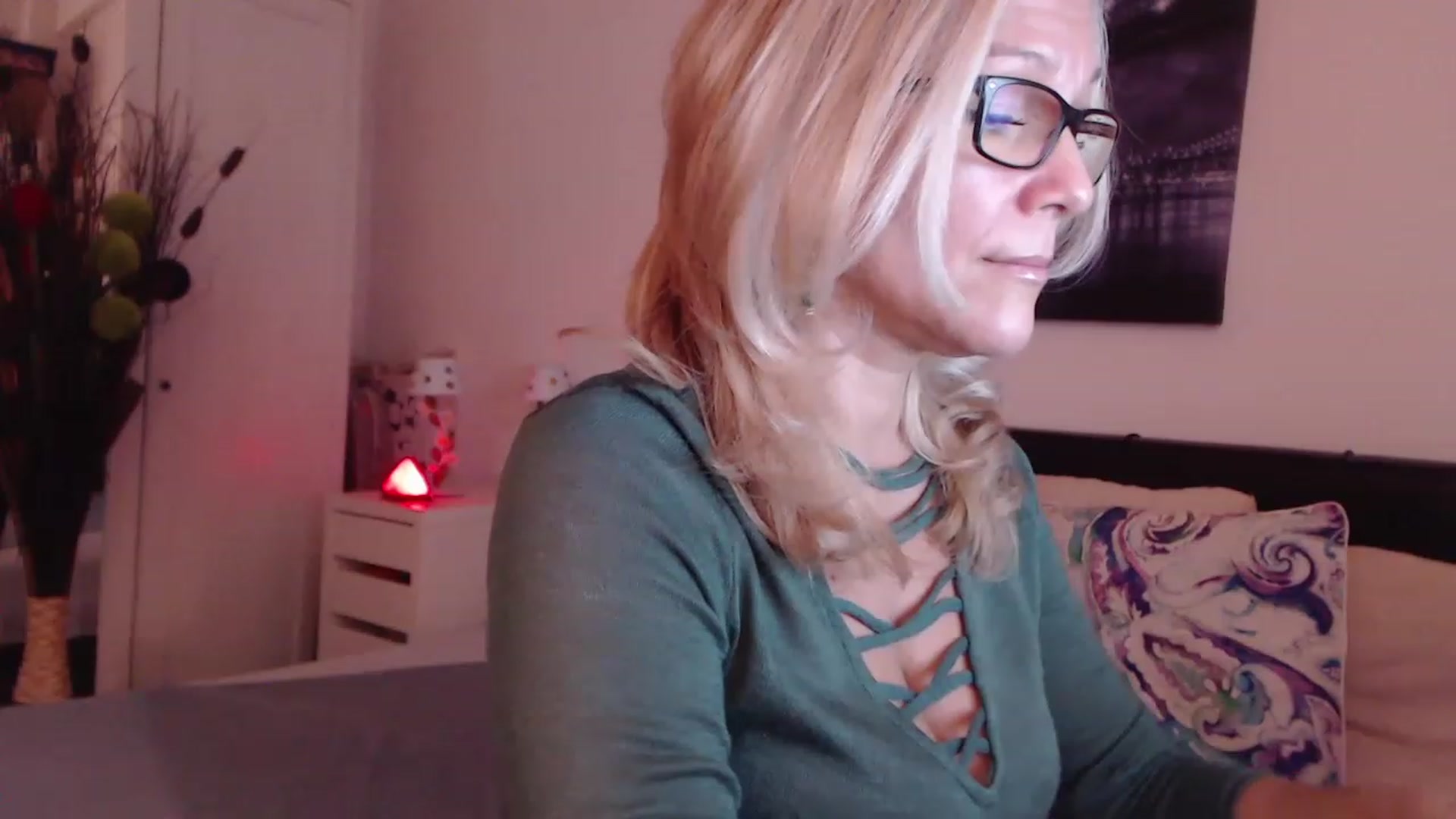 Gallery image thumbnail from Reeya71's myfreecams stream on, 11/15/2022, 02:19 image 4 of 20