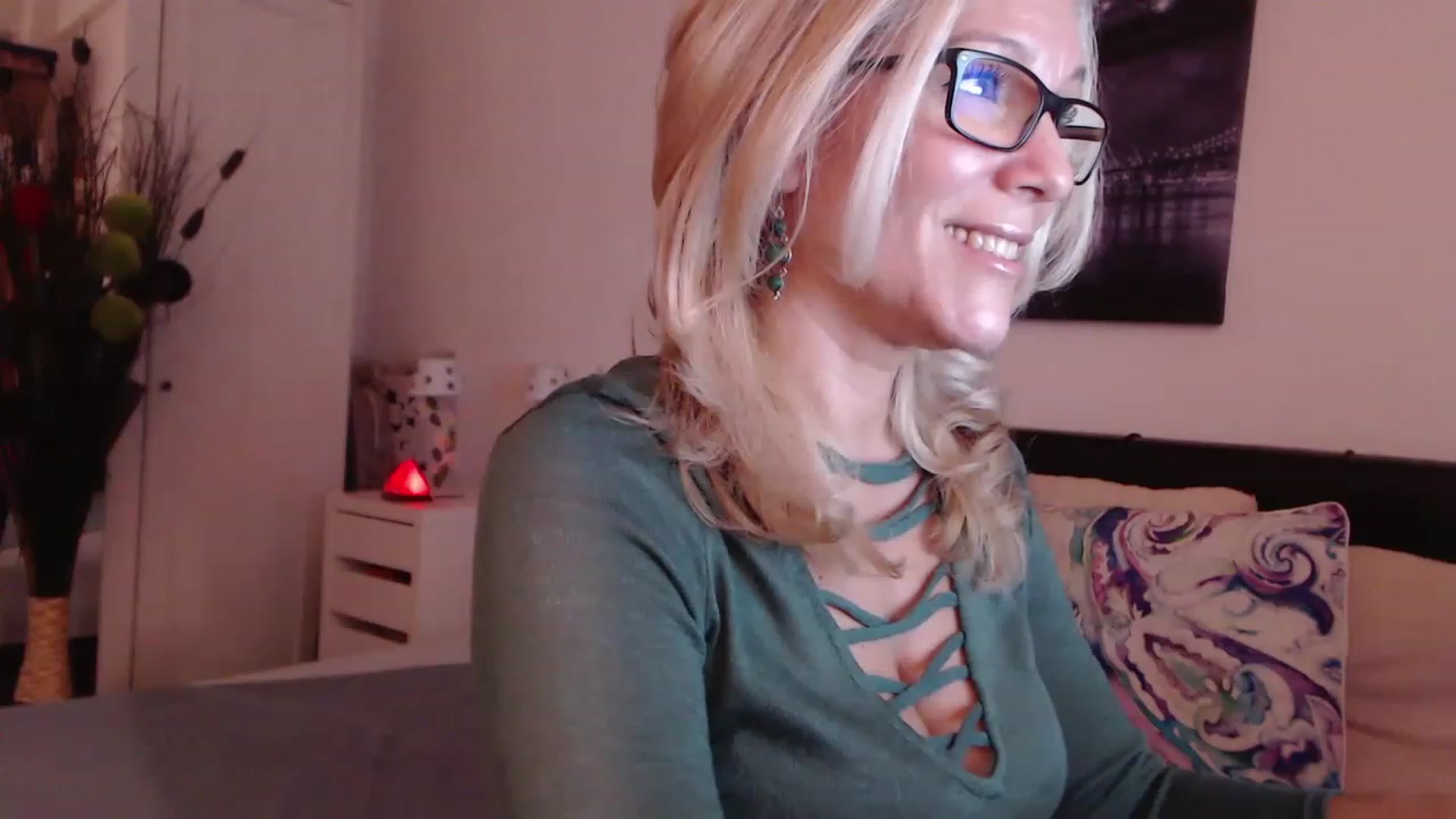 Gallery image thumbnail from Reeya71's myfreecams stream on, 11/15/2022, 02:19 image 19 of 20