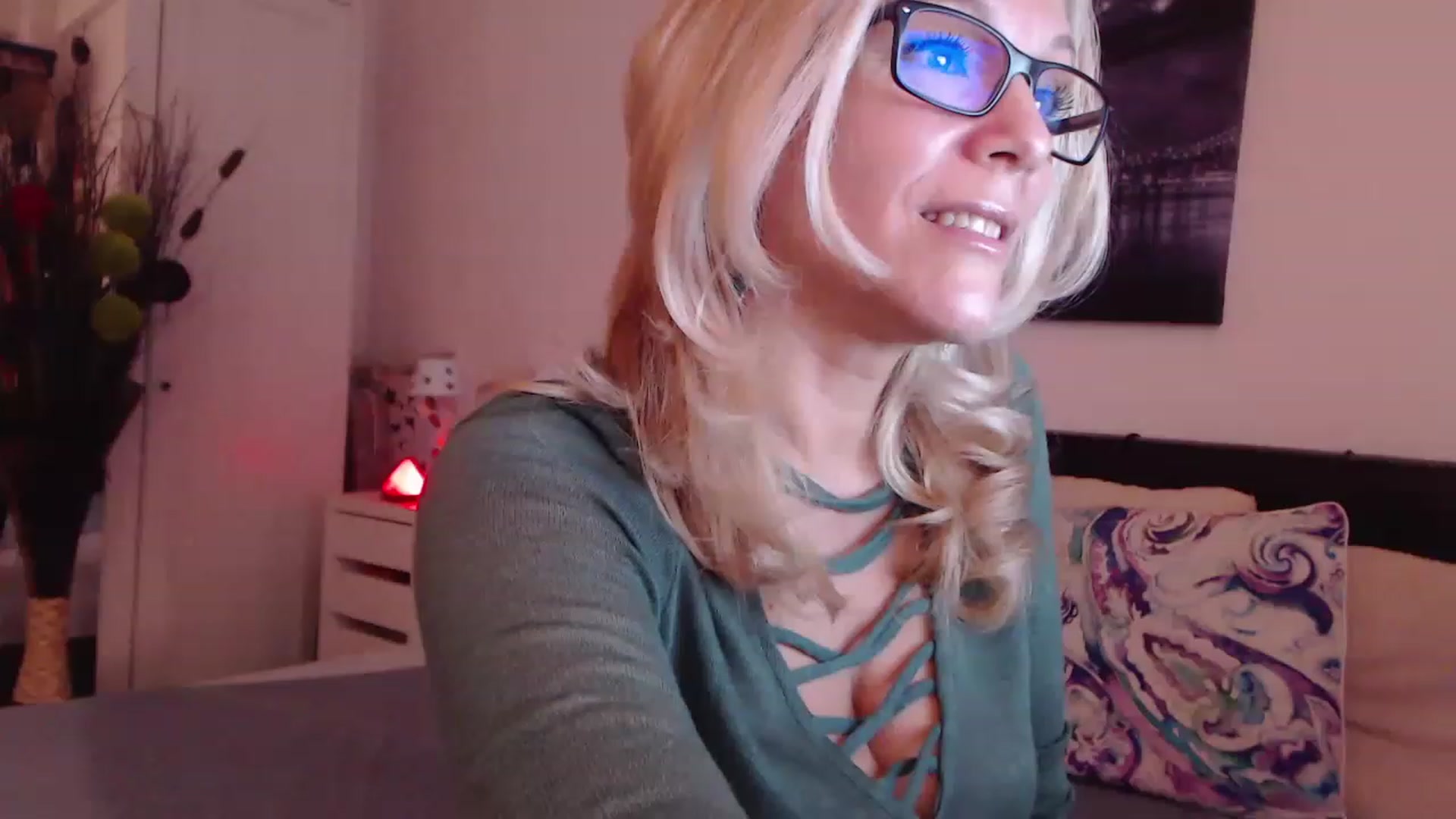 Gallery image thumbnail from Reeya71's myfreecams stream on, 11/15/2022, 02:19 image 7 of 20