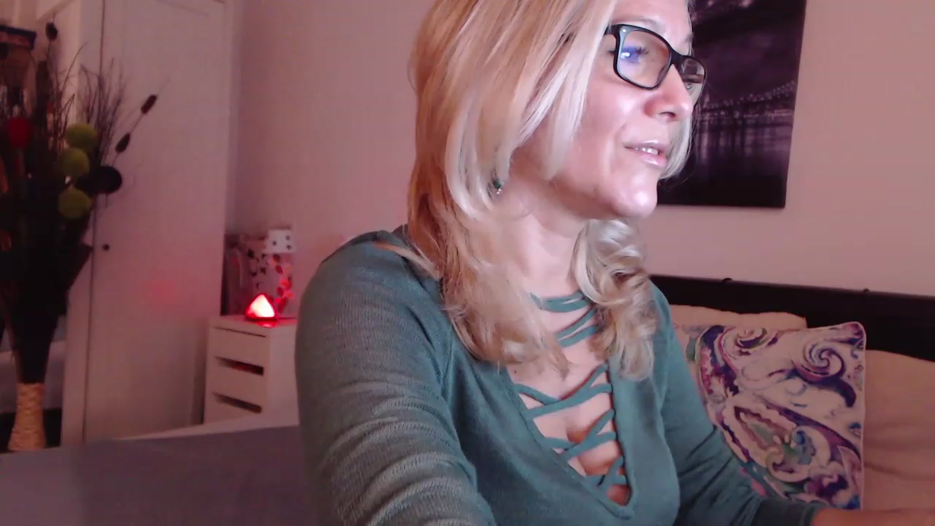 Gallery image thumbnail from Reeya71's myfreecams stream on, 11/15/2022, 02:19 image 2 of 20