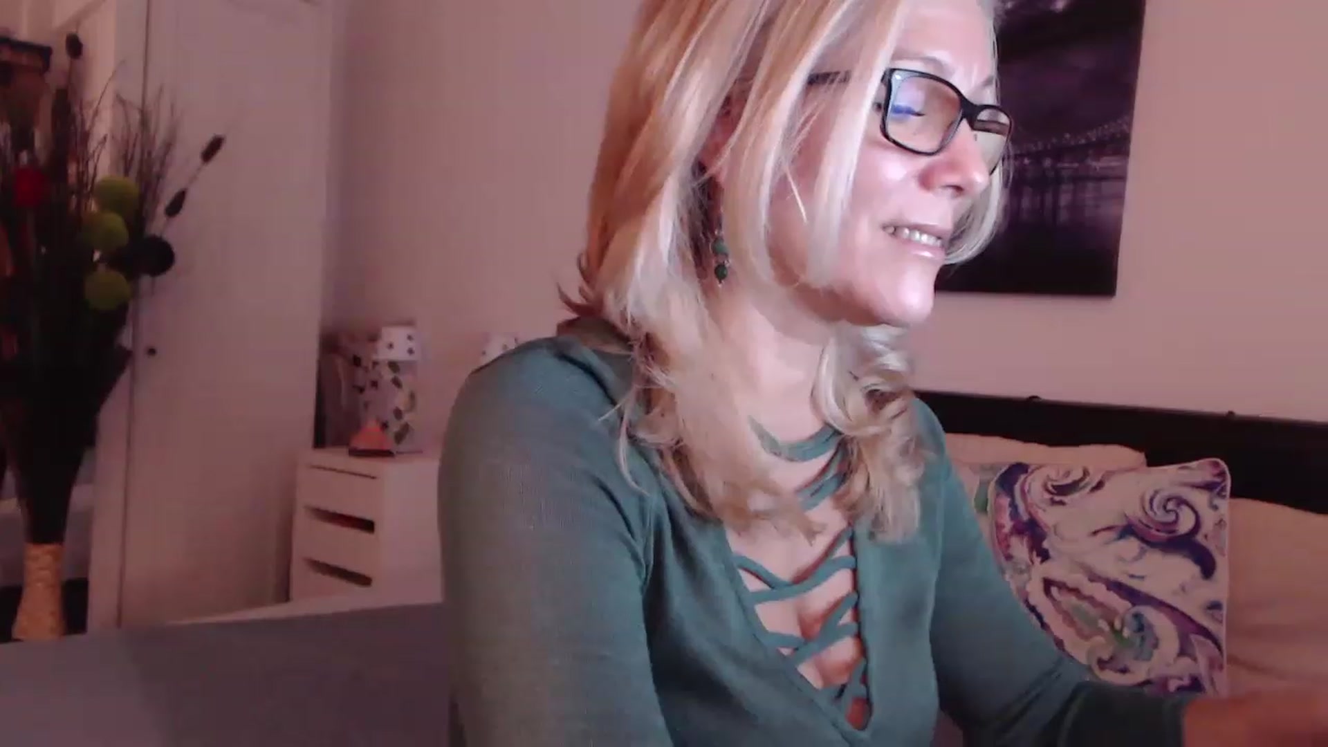 Gallery image thumbnail from Reeya71's myfreecams stream on, 11/15/2022, 02:19 image 14 of 20