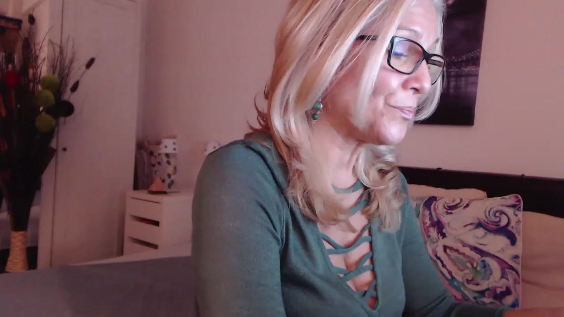 Gallery image thumbnail from Reeya71's myfreecams stream on, 11/15/2022, 02:19 image 15 of 20
