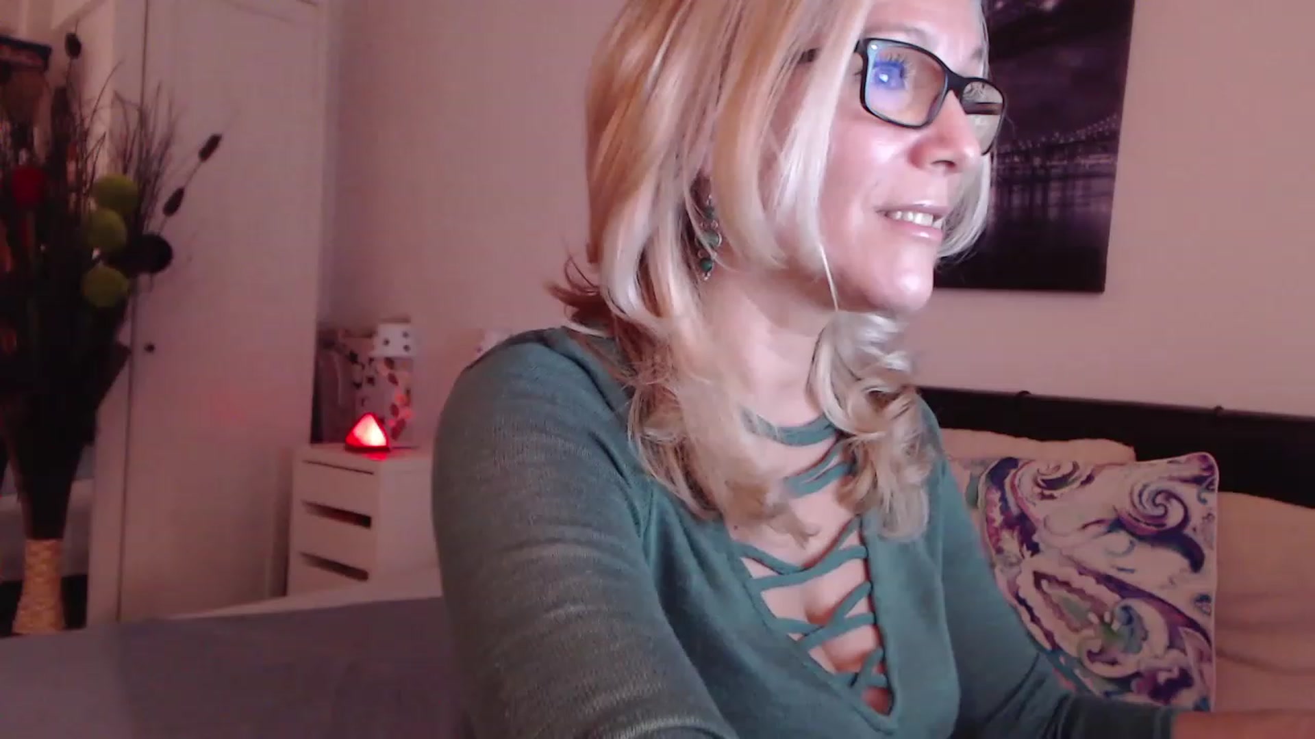 Gallery image thumbnail from Reeya71's myfreecams stream on, 11/15/2022, 02:19 image 10 of 20