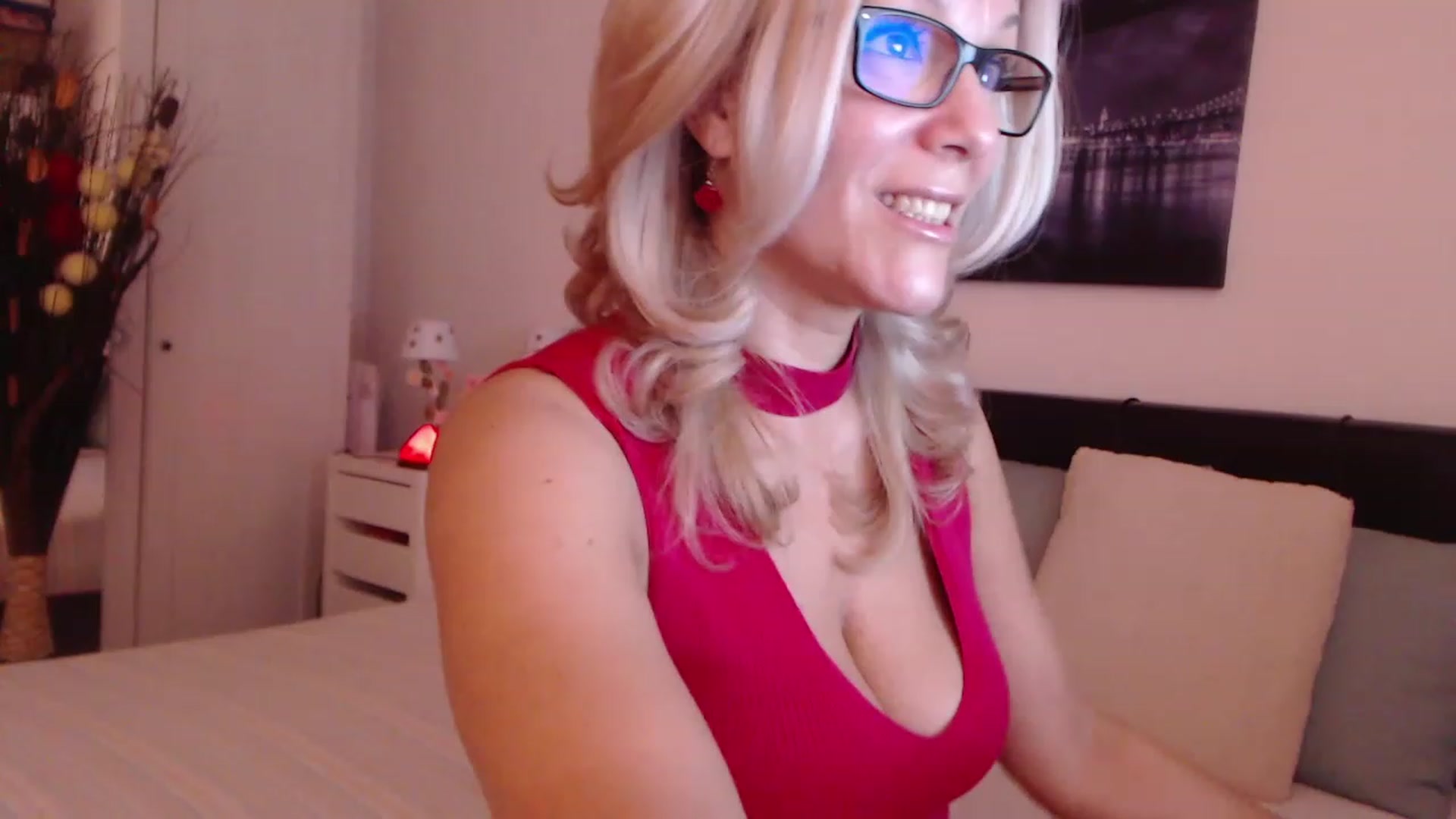 Gallery image thumbnail from Reeya71's myfreecams stream on, 11/21/2022, 02:48 image 16 of 20
