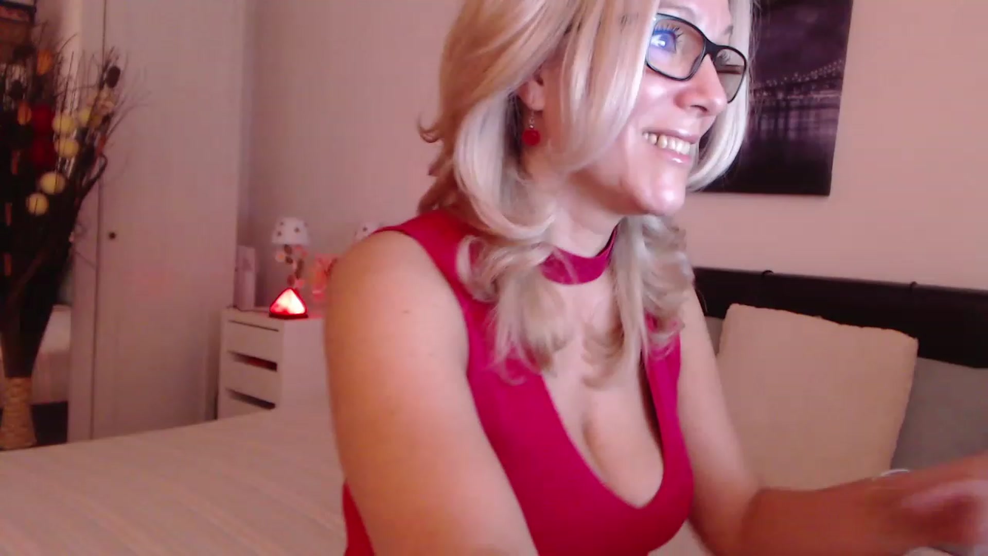 Gallery image thumbnail from Reeya71's myfreecams stream on, 11/21/2022, 02:48 image 14 of 20