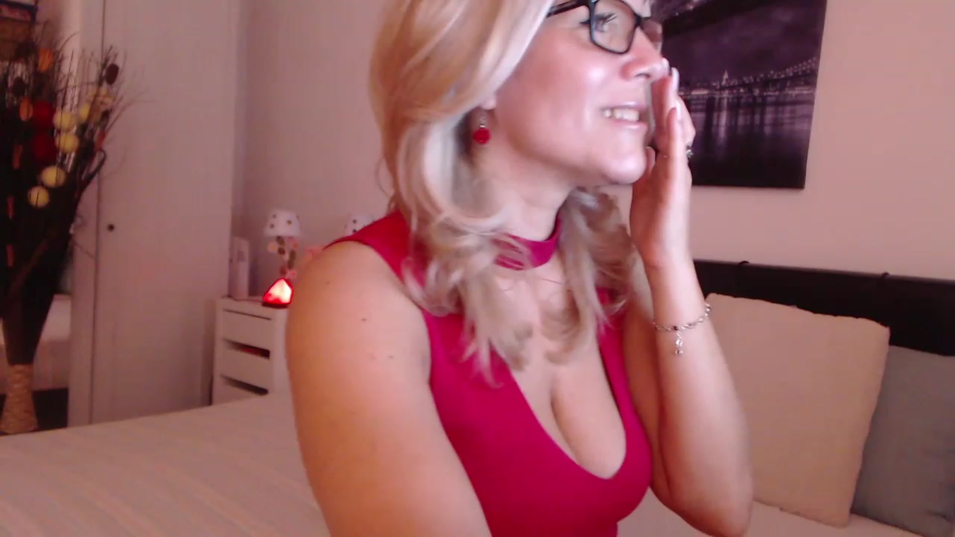 Gallery image thumbnail from Reeya71's myfreecams stream on, 11/21/2022, 02:48 image 18 of 20