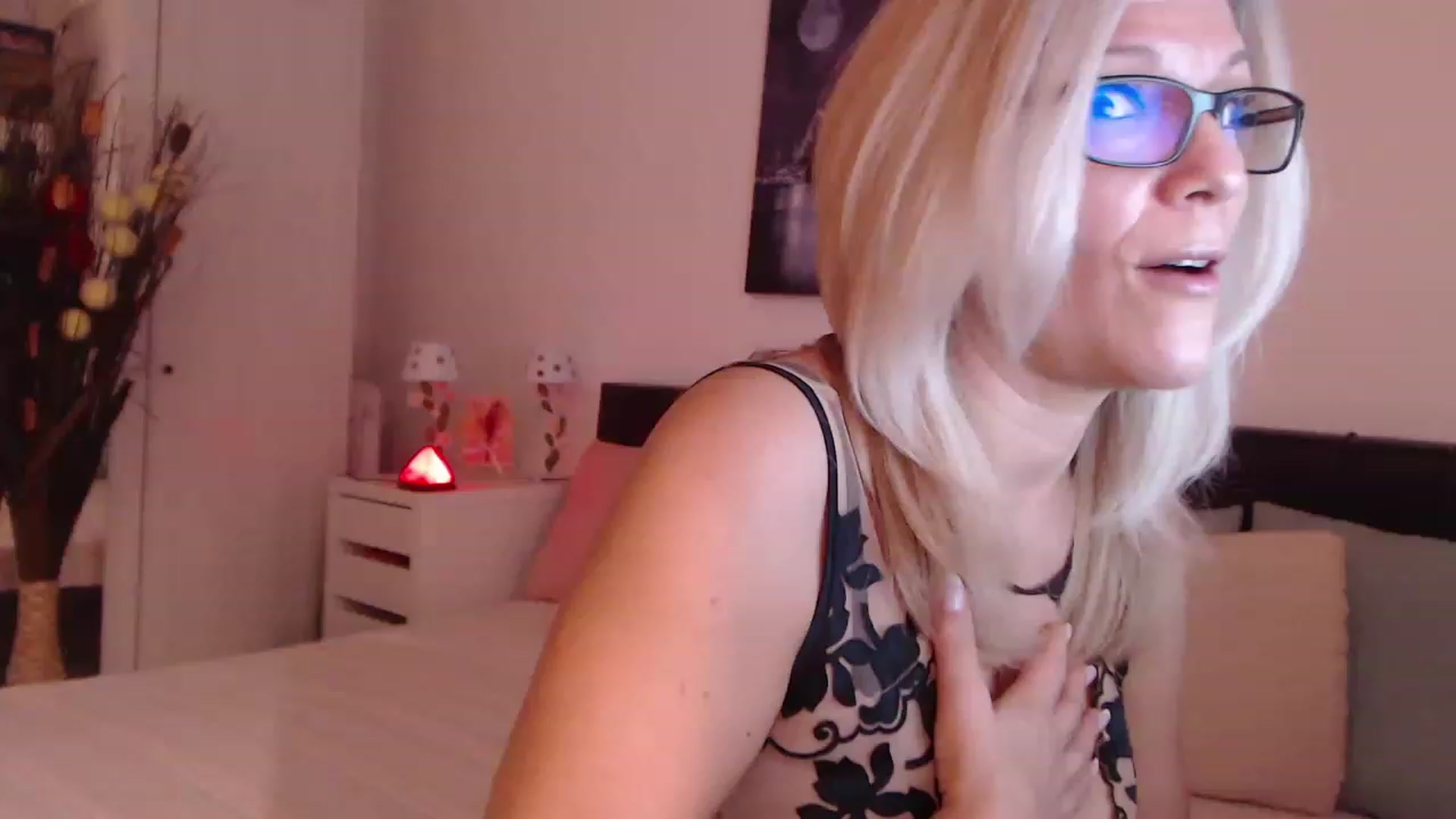 Gallery image thumbnail from Reeya71's myfreecams stream on, 11/25/2022, 04:56 image 7 of 20