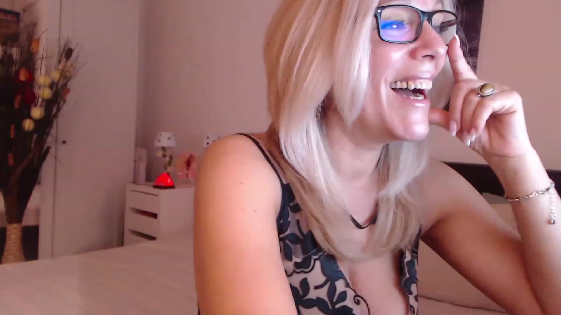Gallery image thumbnail from Reeya71's myfreecams stream on, 11/25/2022, 04:56 image 1 of 20