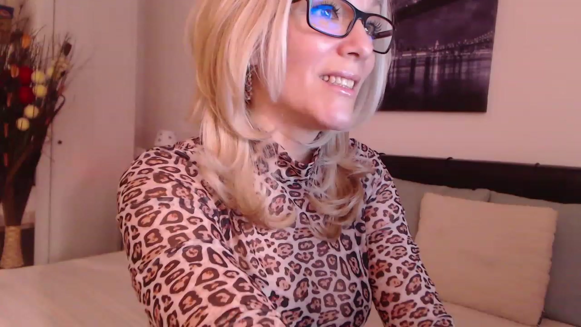 Gallery image thumbnail from Reeya71's myfreecams stream on, 12/02/2022, 01:45 image 15 of 20