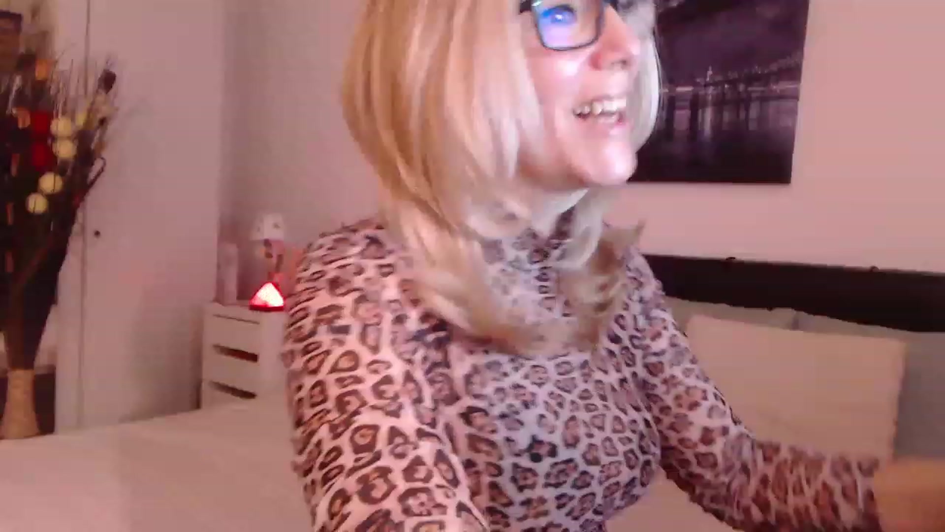 Gallery image thumbnail from Reeya71's myfreecams stream on, 12/02/2022, 01:45 image 7 of 20