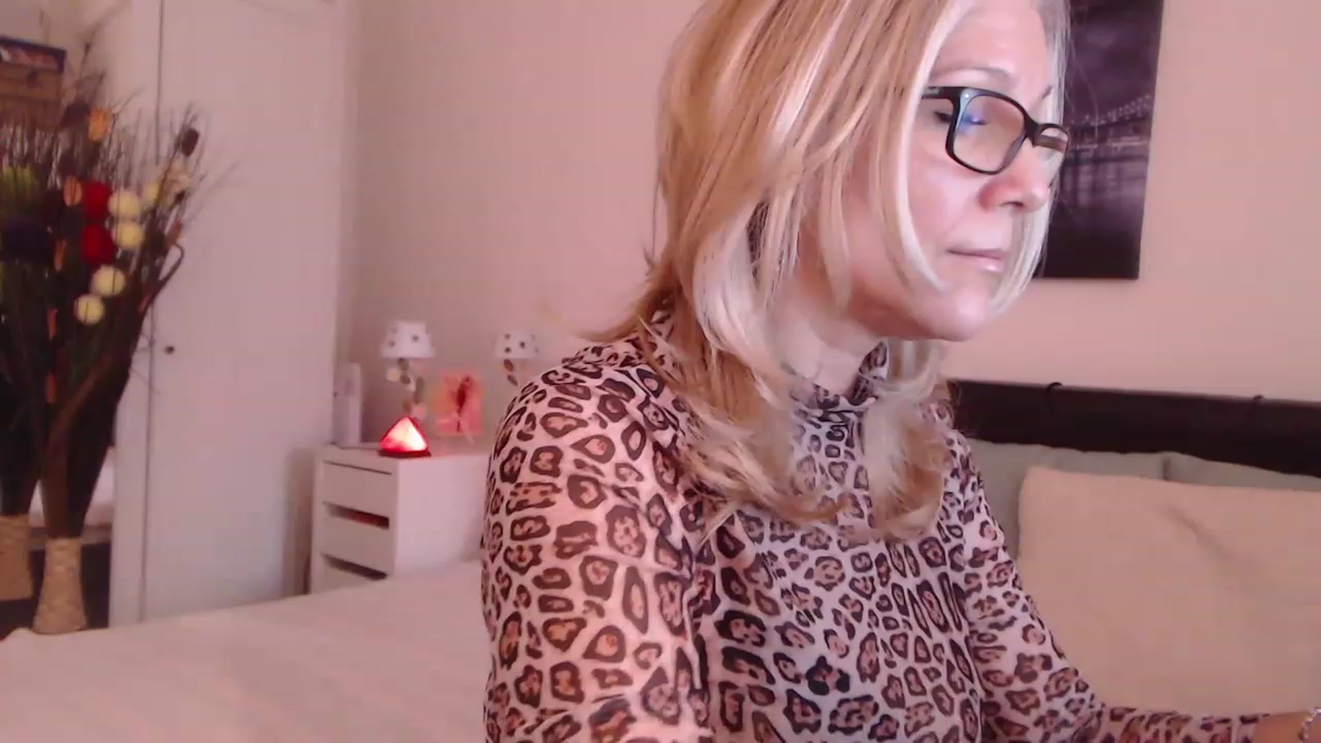 Gallery image thumbnail from Reeya71's myfreecams stream on, 12/02/2022, 09:19 image 15 of 20