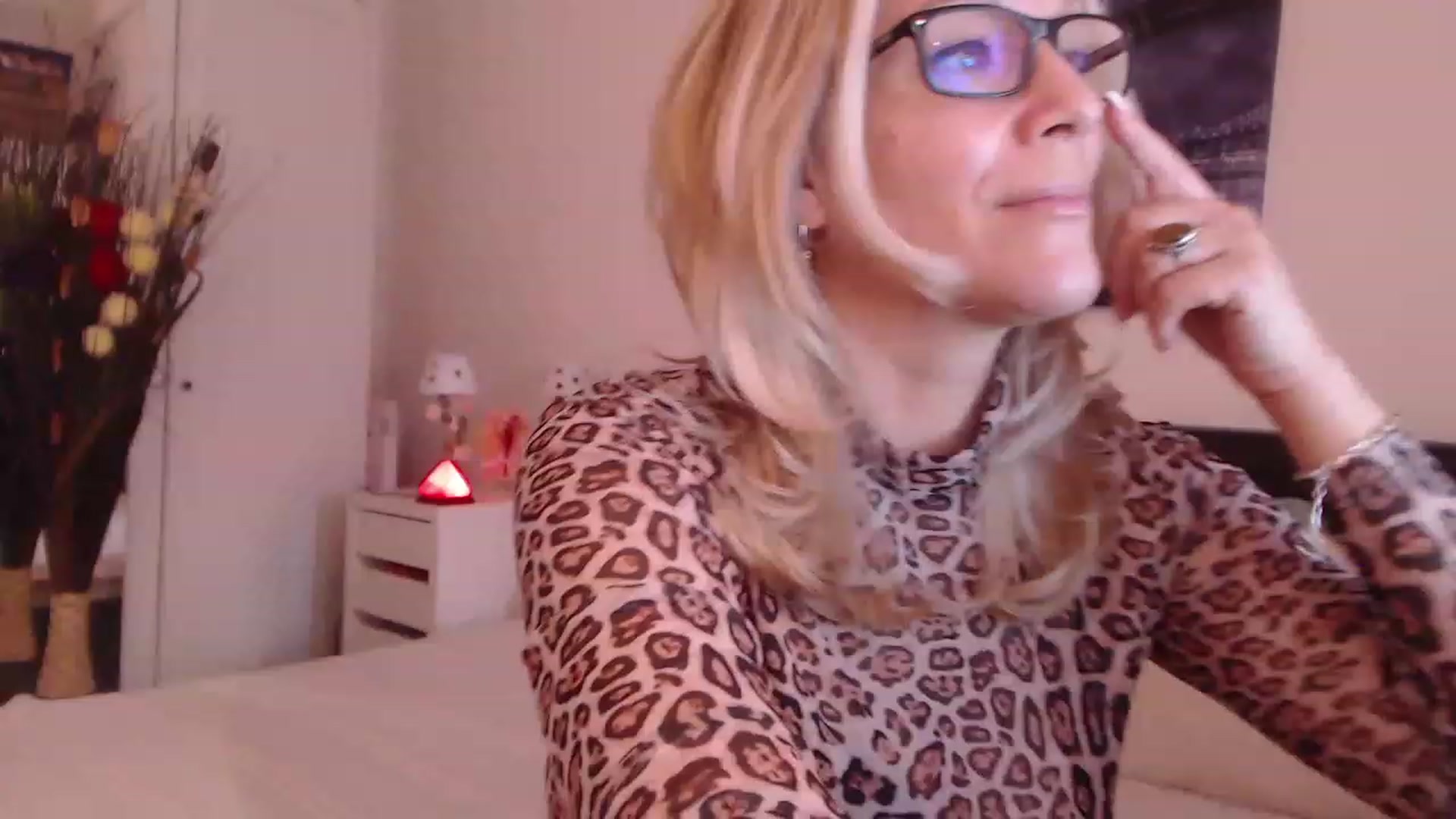 Gallery image thumbnail from Reeya71's myfreecams stream on, 12/02/2022, 09:19 image 4 of 20
