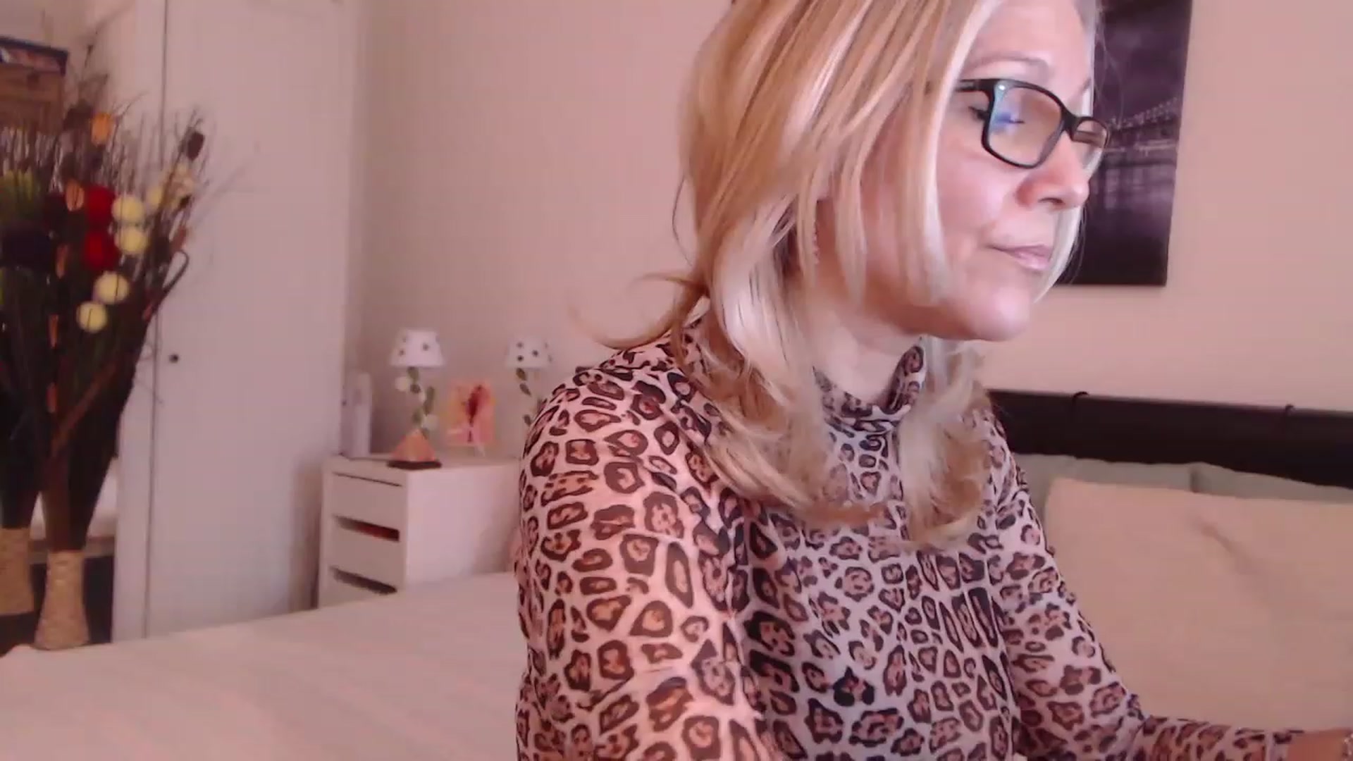 Gallery image thumbnail from Reeya71's myfreecams stream on, 12/02/2022, 09:19 image 12 of 20