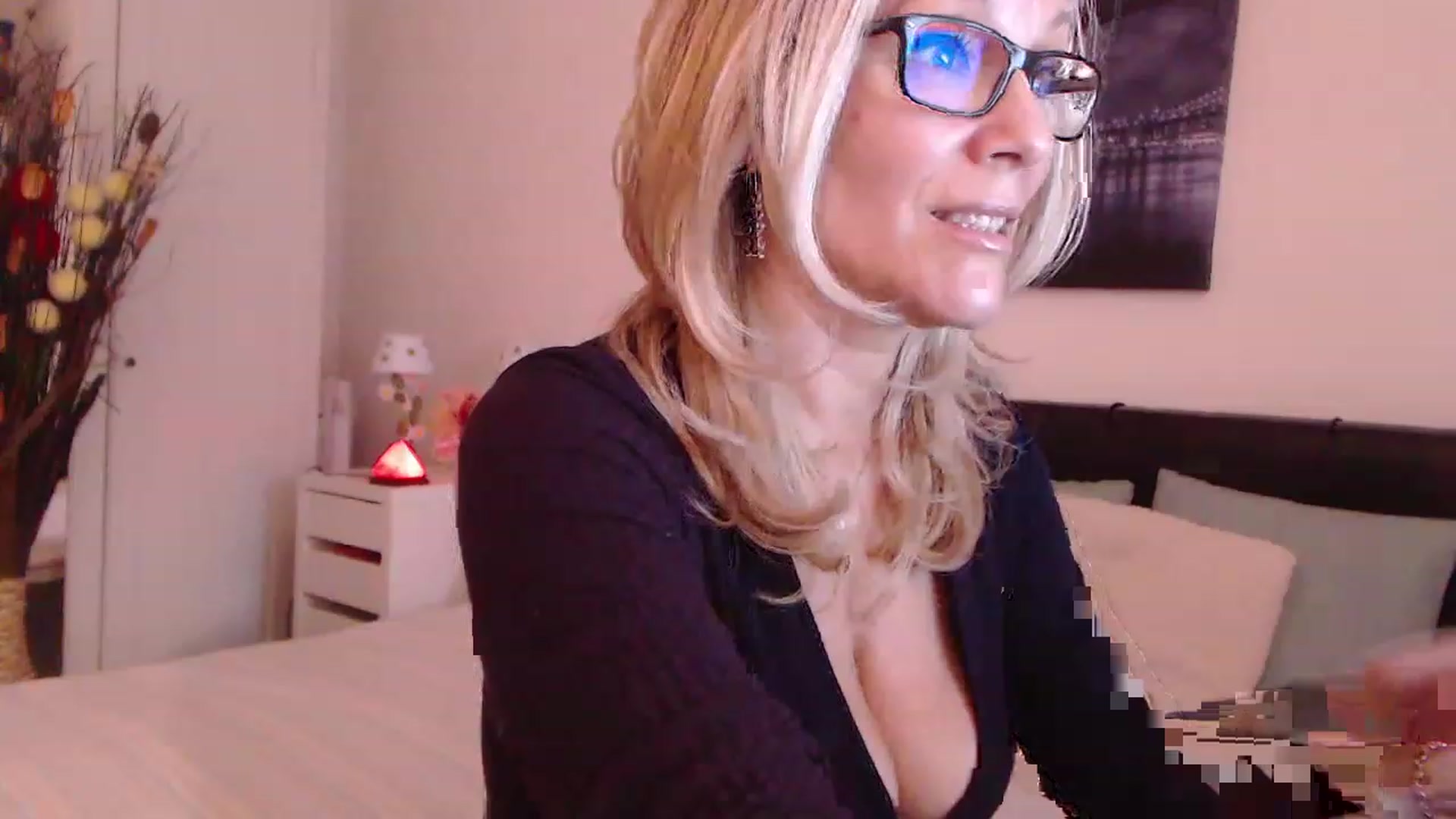 Gallery image thumbnail from Reeya71's myfreecams stream on, 12/05/2022, 11:29 image 14 of 20