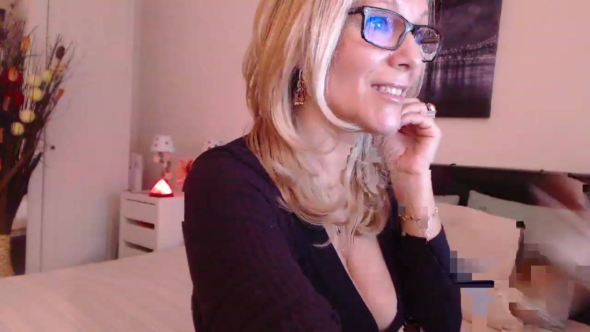Gallery image thumbnail from Reeya71's myfreecams stream on, 12/05/2022, 11:29 image 9 of 20