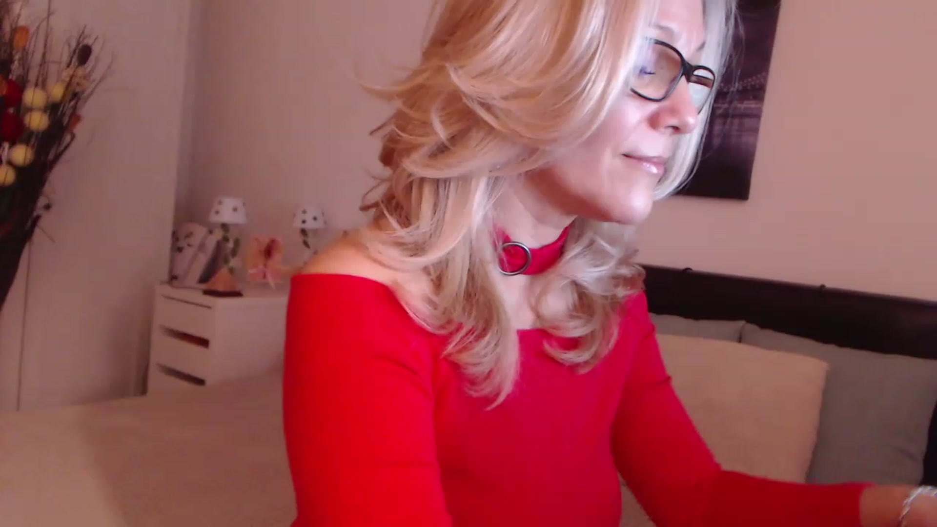 Gallery image thumbnail from Reeya71's myfreecams stream on, 12/06/2022, 01:57 image 9 of 20