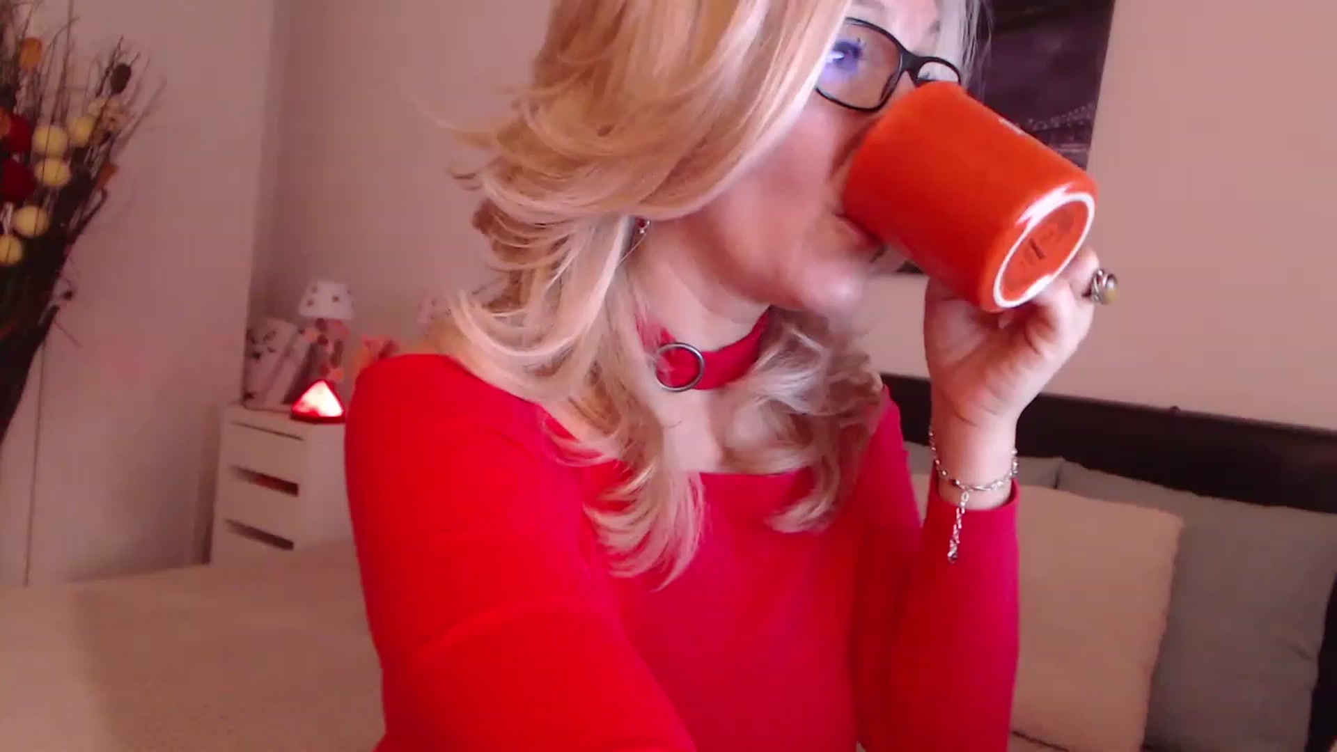 Gallery image thumbnail from Reeya71's myfreecams stream on, 12/06/2022, 01:57 image 12 of 20