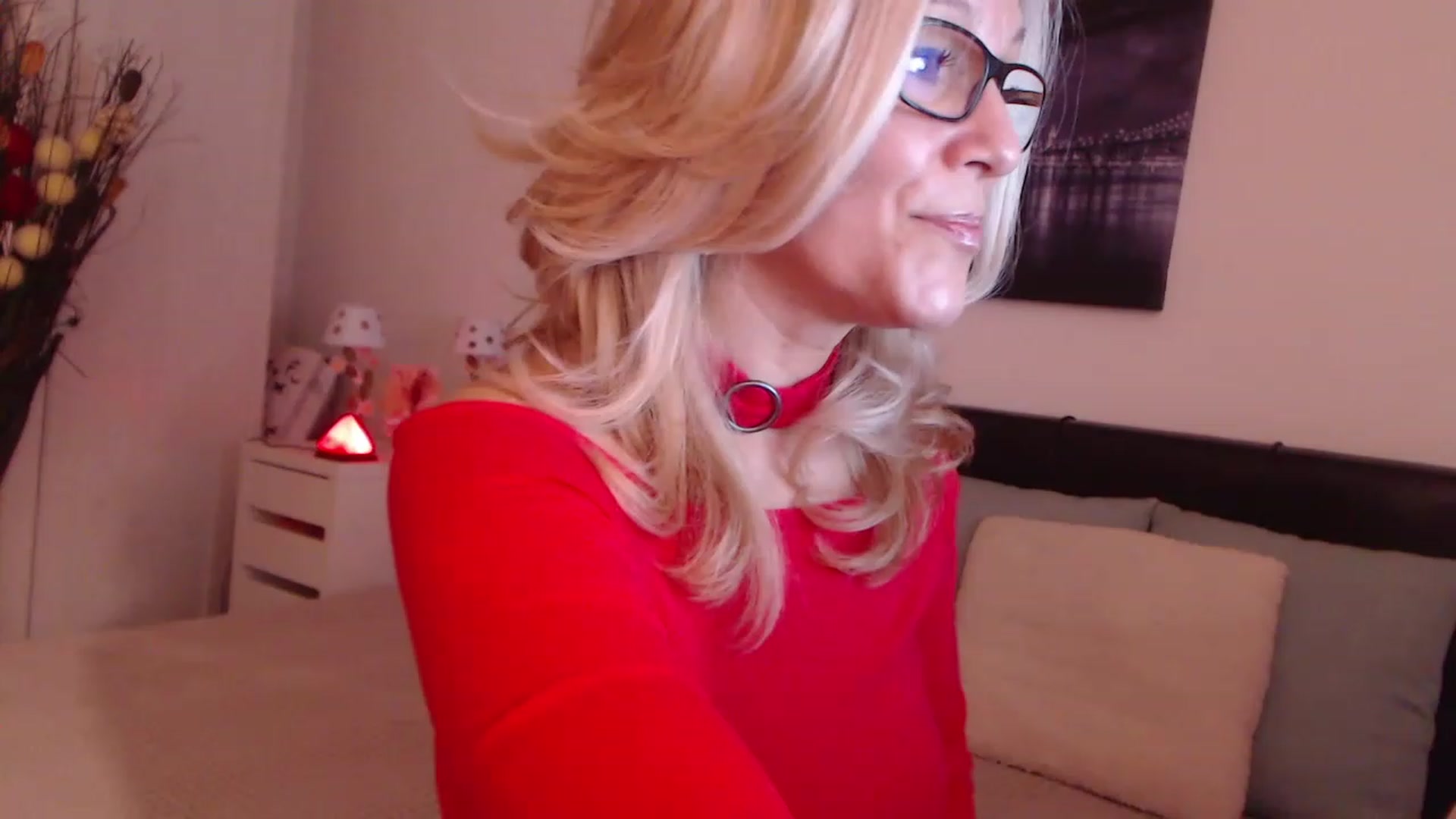 Gallery image thumbnail from Reeya71's myfreecams stream on, 12/06/2022, 01:57 image 10 of 20