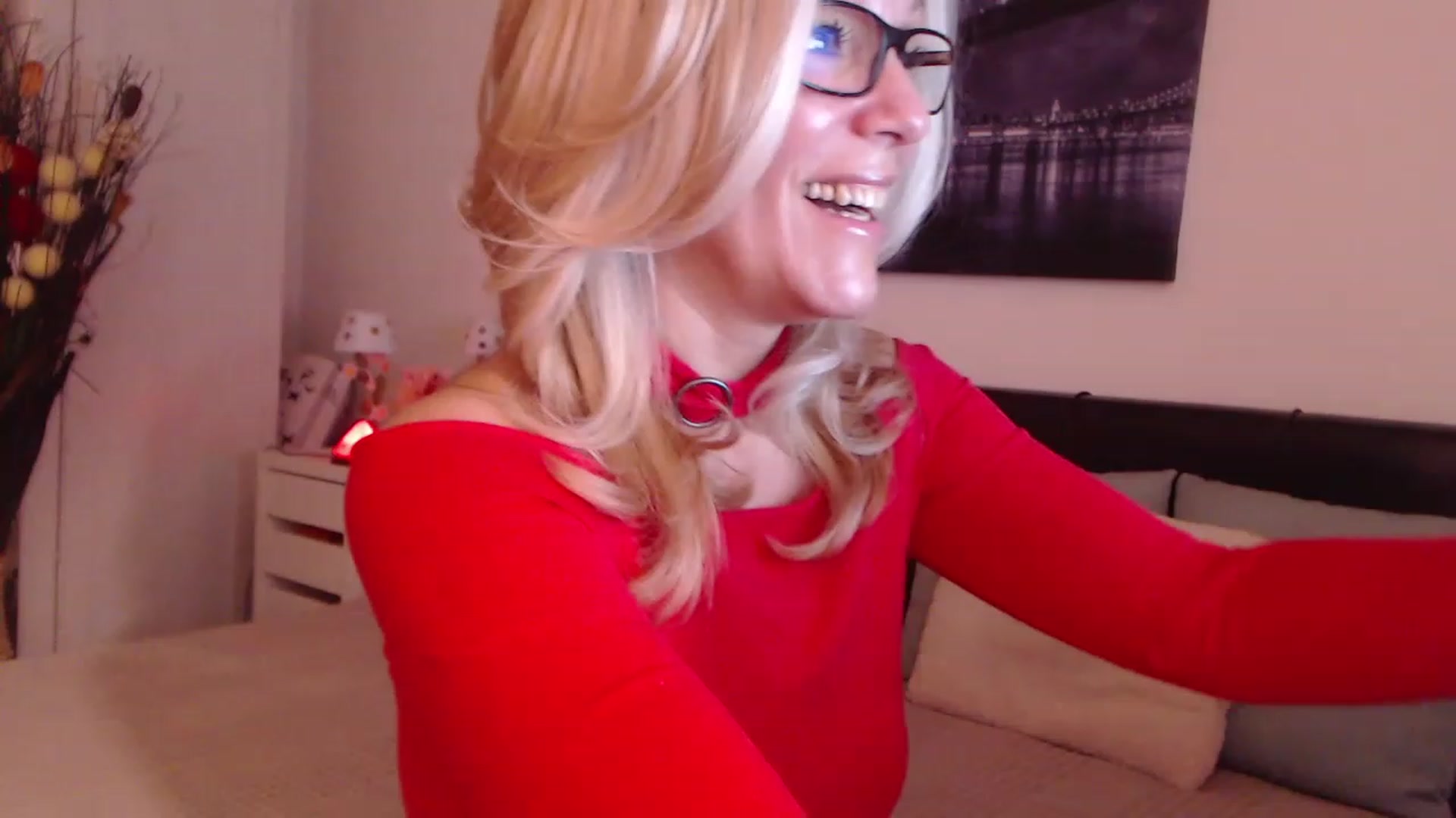 Gallery image thumbnail from Reeya71's myfreecams stream on, 12/06/2022, 04:05 image 6 of 20