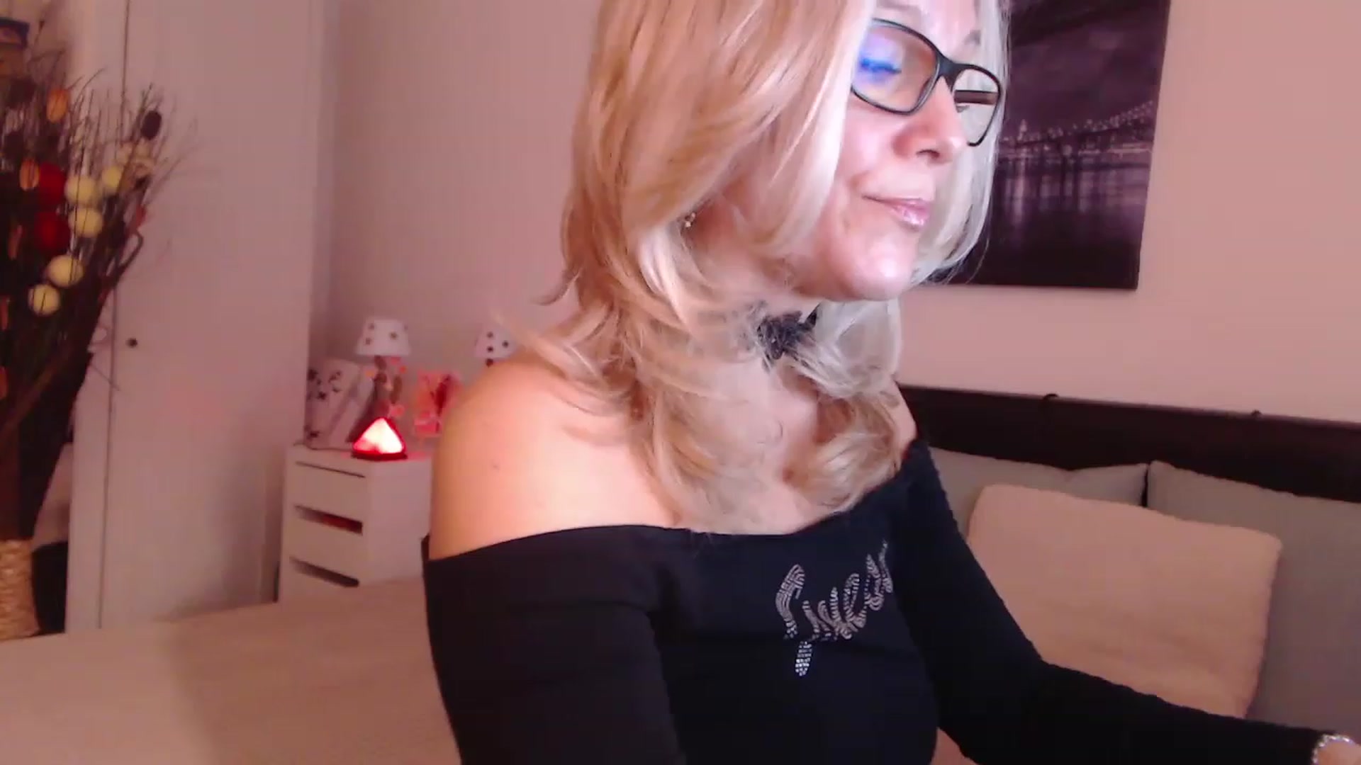 Gallery image thumbnail from Reeya71's myfreecams stream on, 12/07/2022, 01:35 image 11 of 20