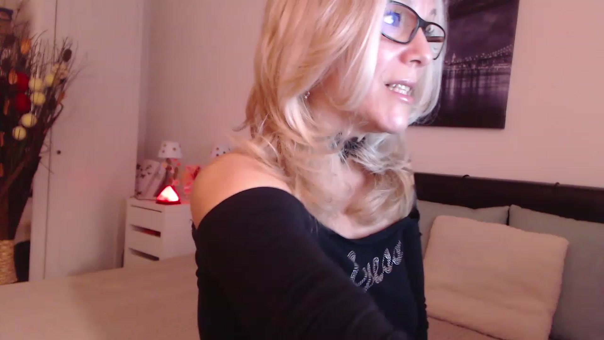 Gallery image thumbnail from Reeya71's myfreecams stream on, 12/07/2022, 01:35 image 12 of 20