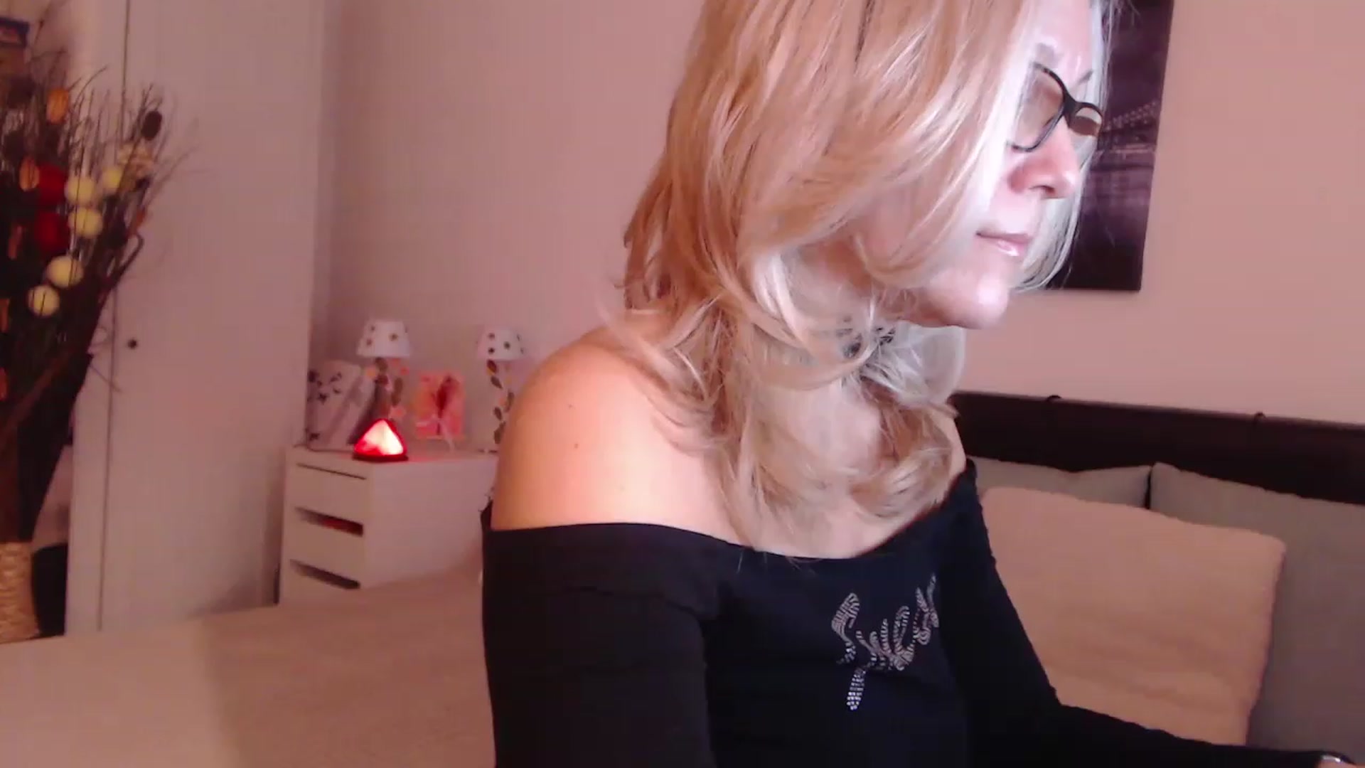 Gallery image thumbnail from Reeya71's myfreecams stream on, 12/07/2022, 01:35 image 18 of 20