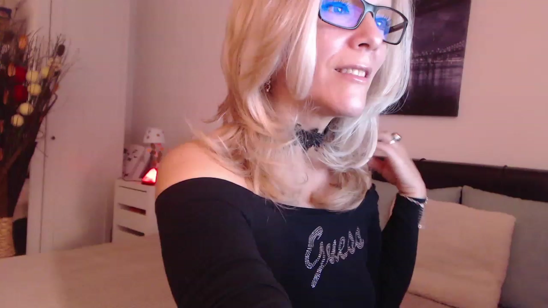 Gallery image thumbnail from Reeya71's myfreecams stream on, 12/07/2022, 01:35 image 14 of 20