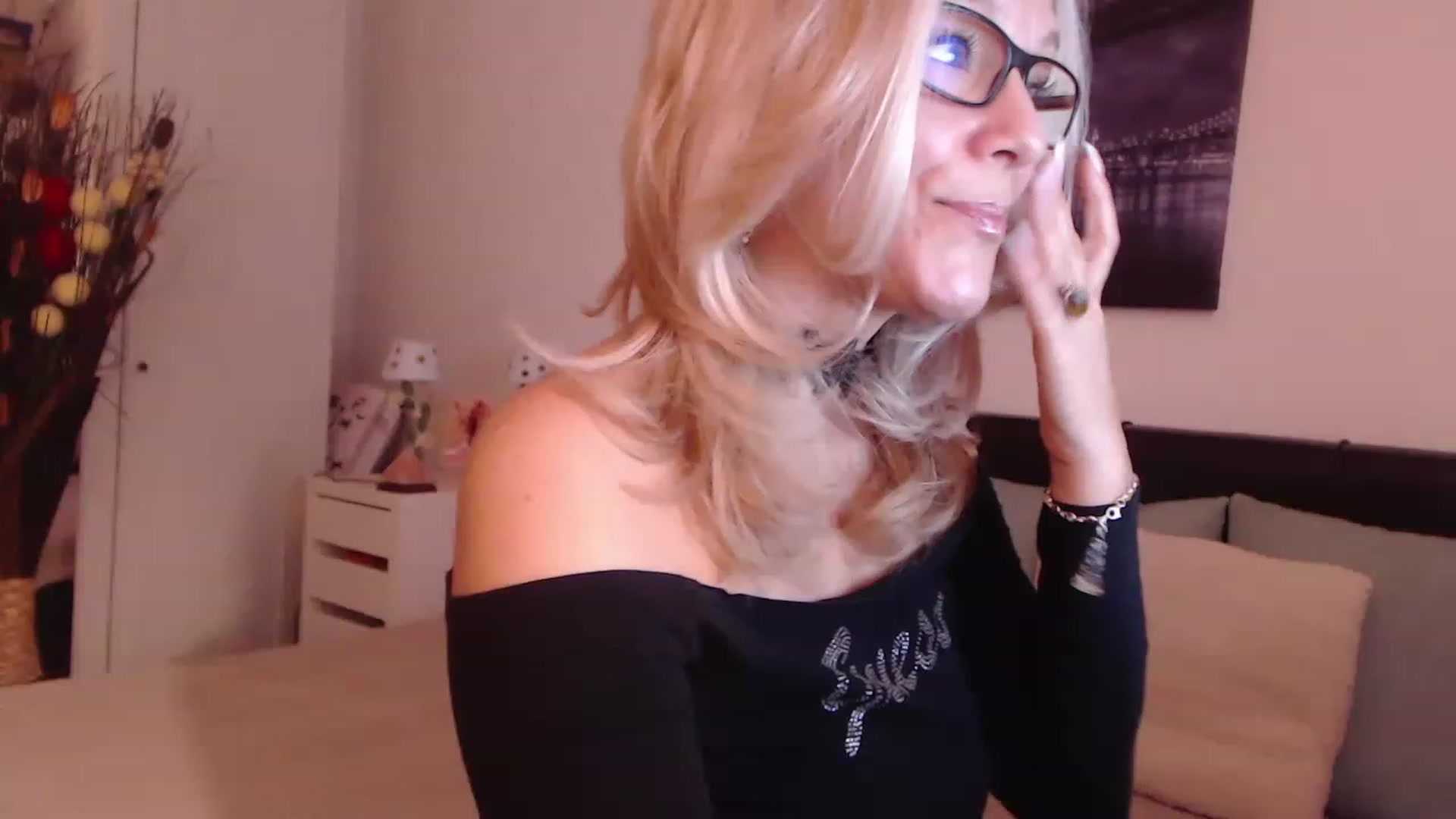 Gallery image thumbnail from Reeya71's myfreecams stream on, 12/07/2022, 01:35 image 3 of 20