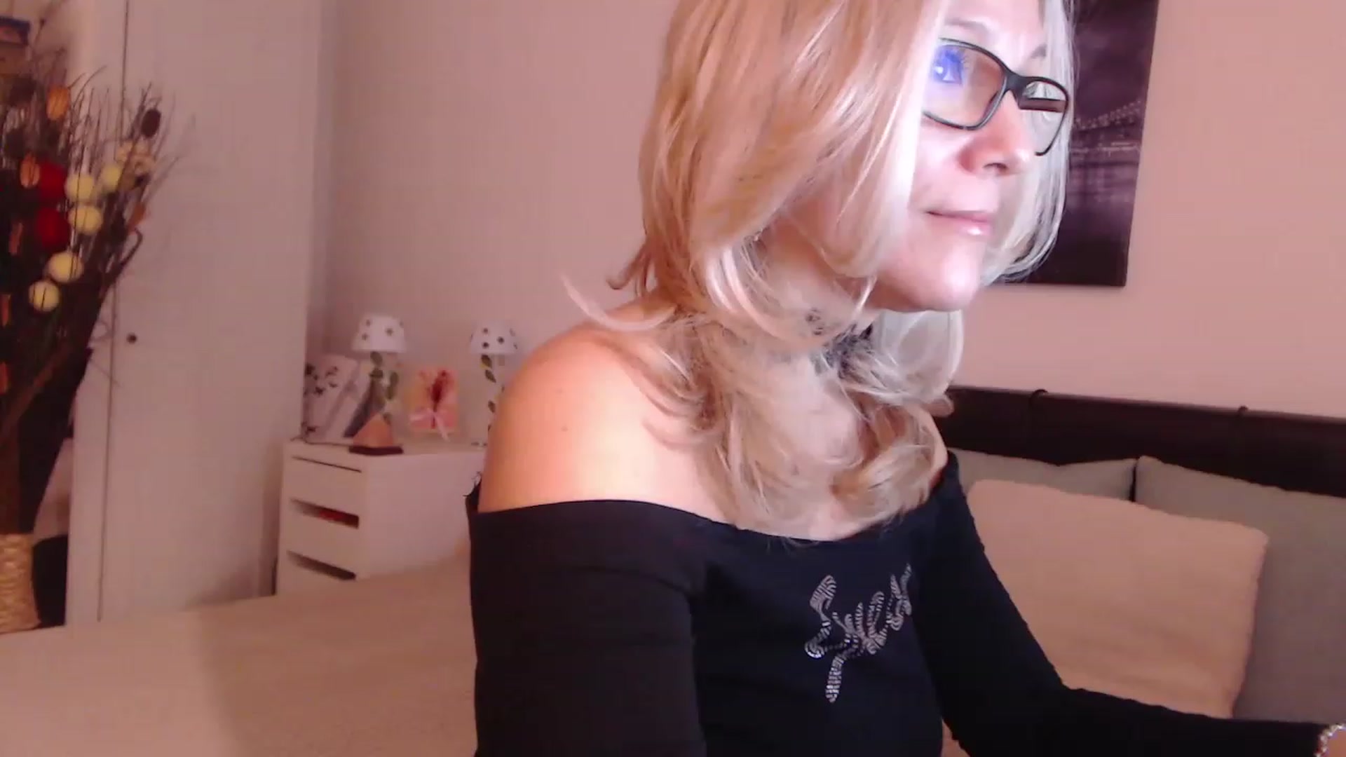 Gallery image thumbnail from Reeya71's myfreecams stream on, 12/07/2022, 01:35 image 1 of 20