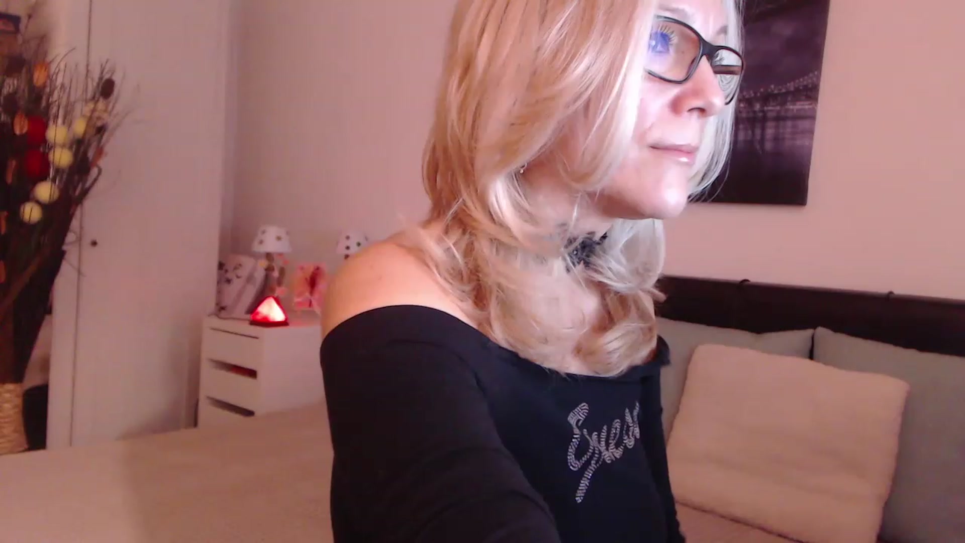 Gallery image thumbnail from Reeya71's myfreecams stream on, 12/07/2022, 01:35 image 9 of 20