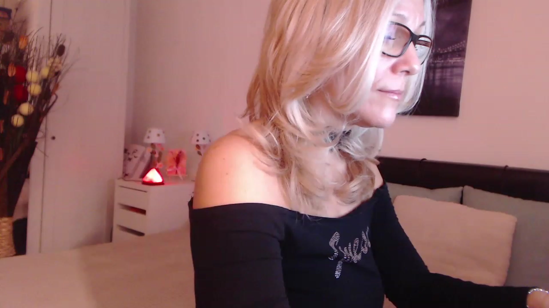 Gallery image thumbnail from Reeya71's myfreecams stream on, 12/07/2022, 01:35 image 13 of 20