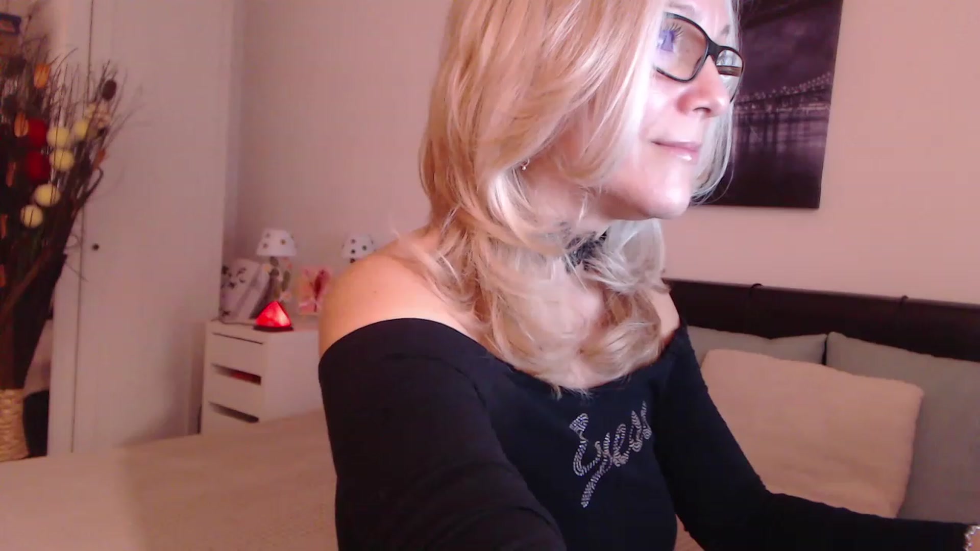 Gallery image thumbnail from Reeya71's myfreecams stream on, 12/07/2022, 01:35 image 8 of 20