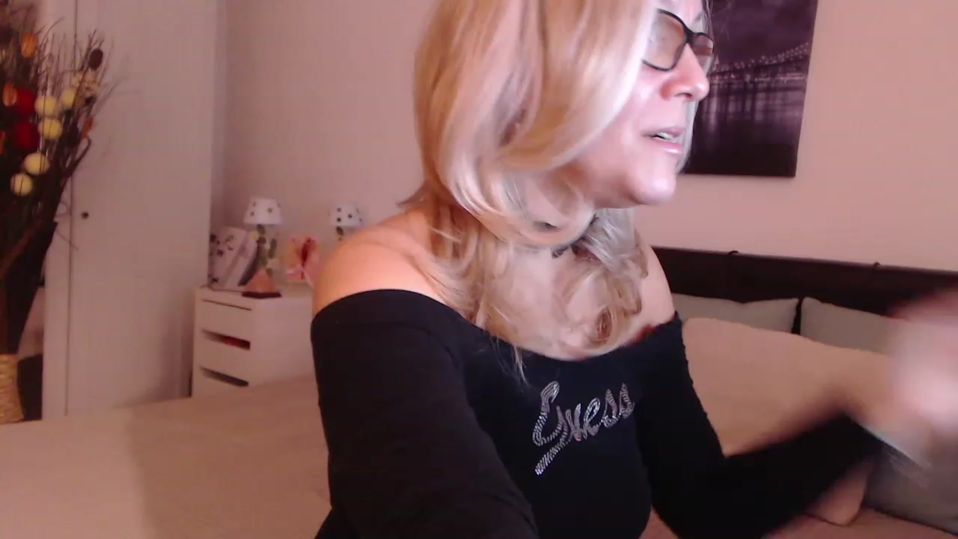 Gallery image thumbnail from Reeya71's myfreecams stream on, 12/07/2022, 03:15 image 11 of 20