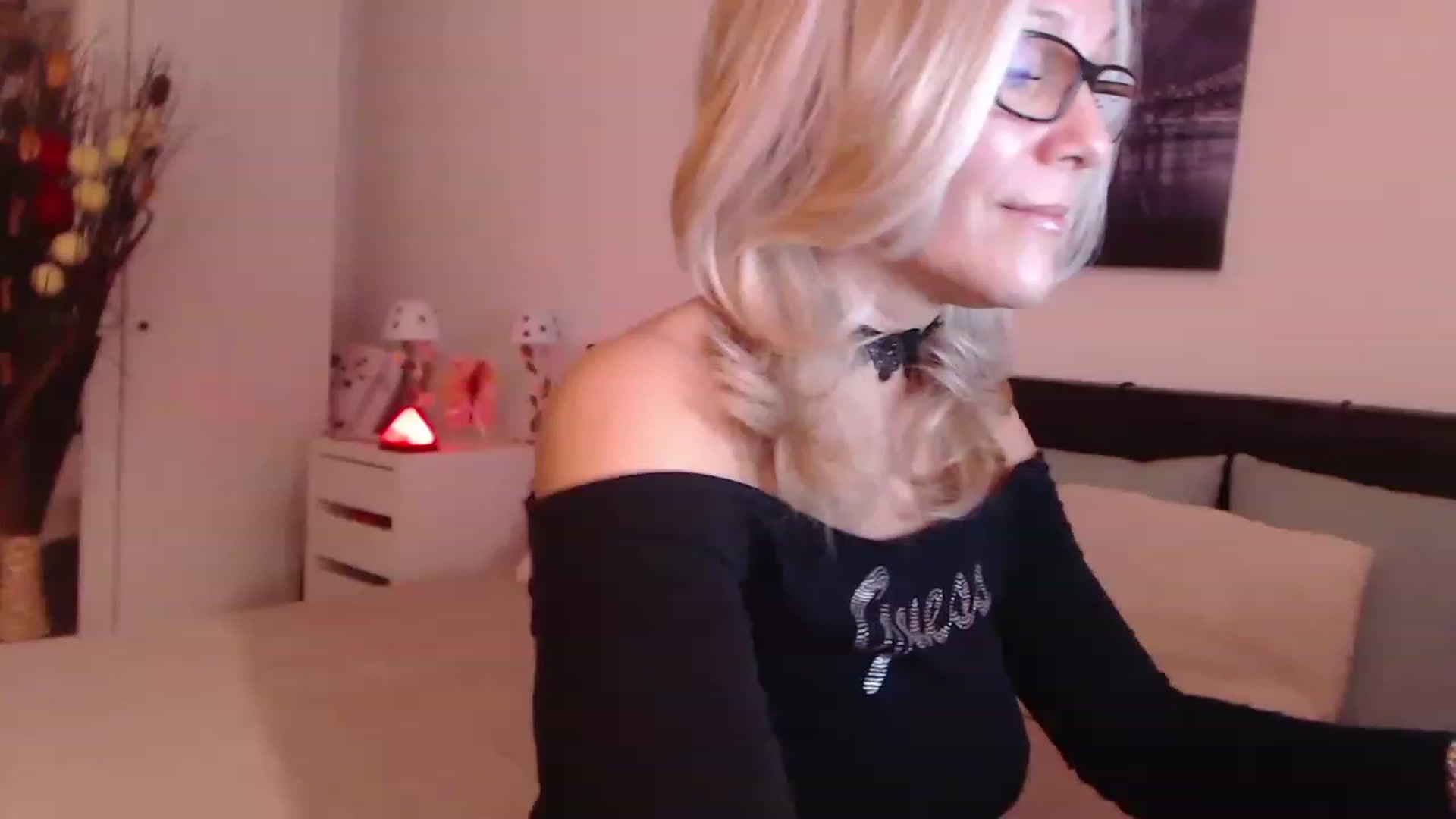Gallery image thumbnail from Reeya71's myfreecams stream on, 12/07/2022, 03:15 image 4 of 20