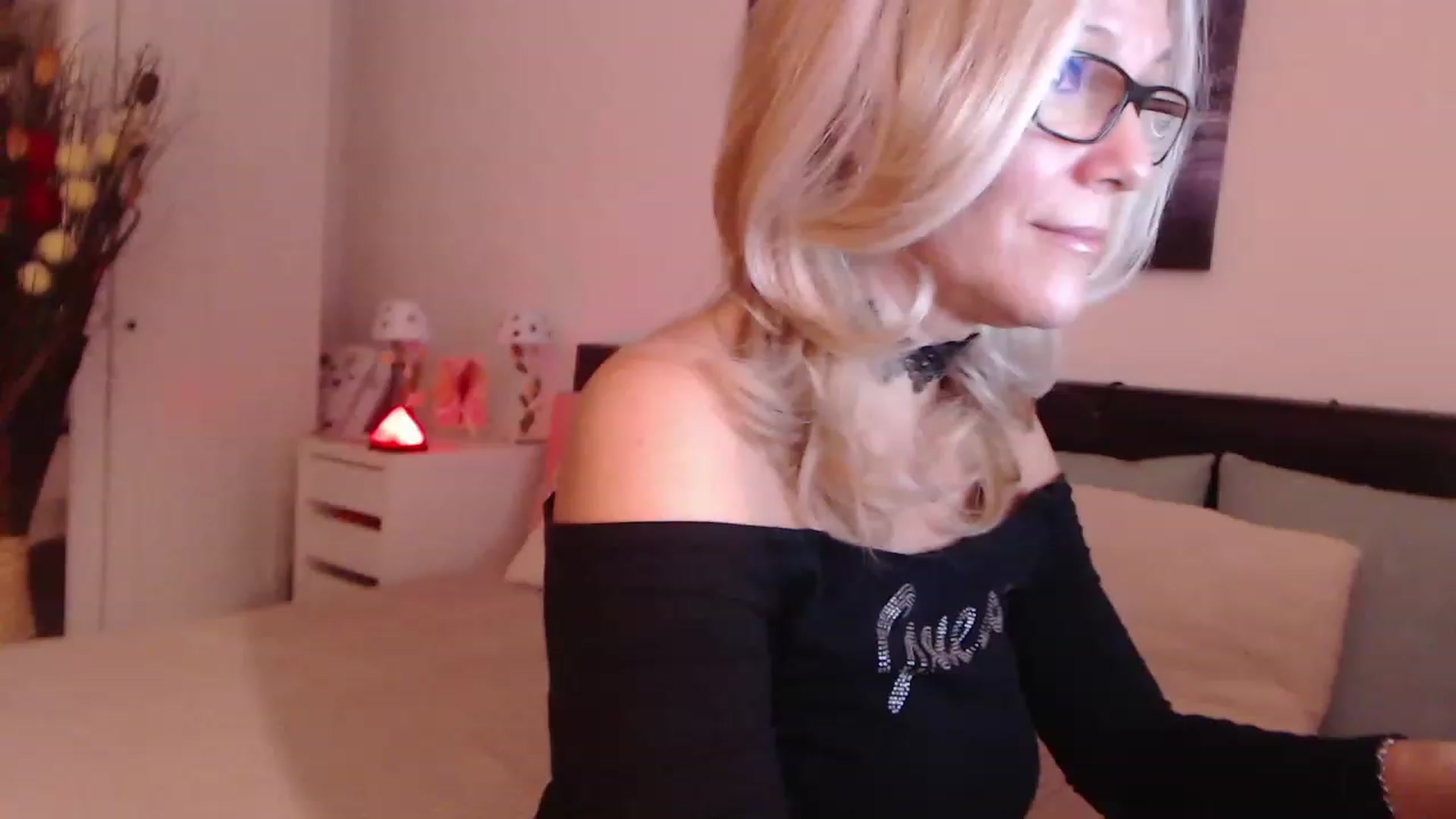 Gallery image thumbnail from Reeya71's myfreecams stream on, 12/07/2022, 03:15 image 14 of 20