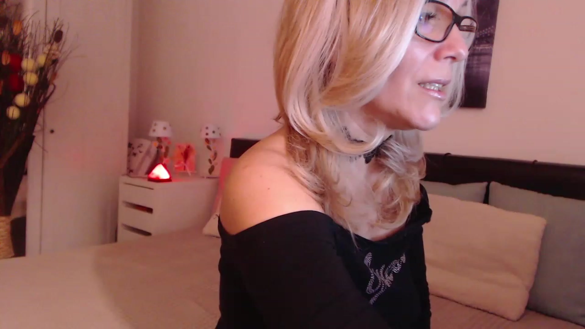 Gallery image thumbnail from Reeya71's myfreecams stream on, 12/07/2022, 03:15 image 8 of 20
