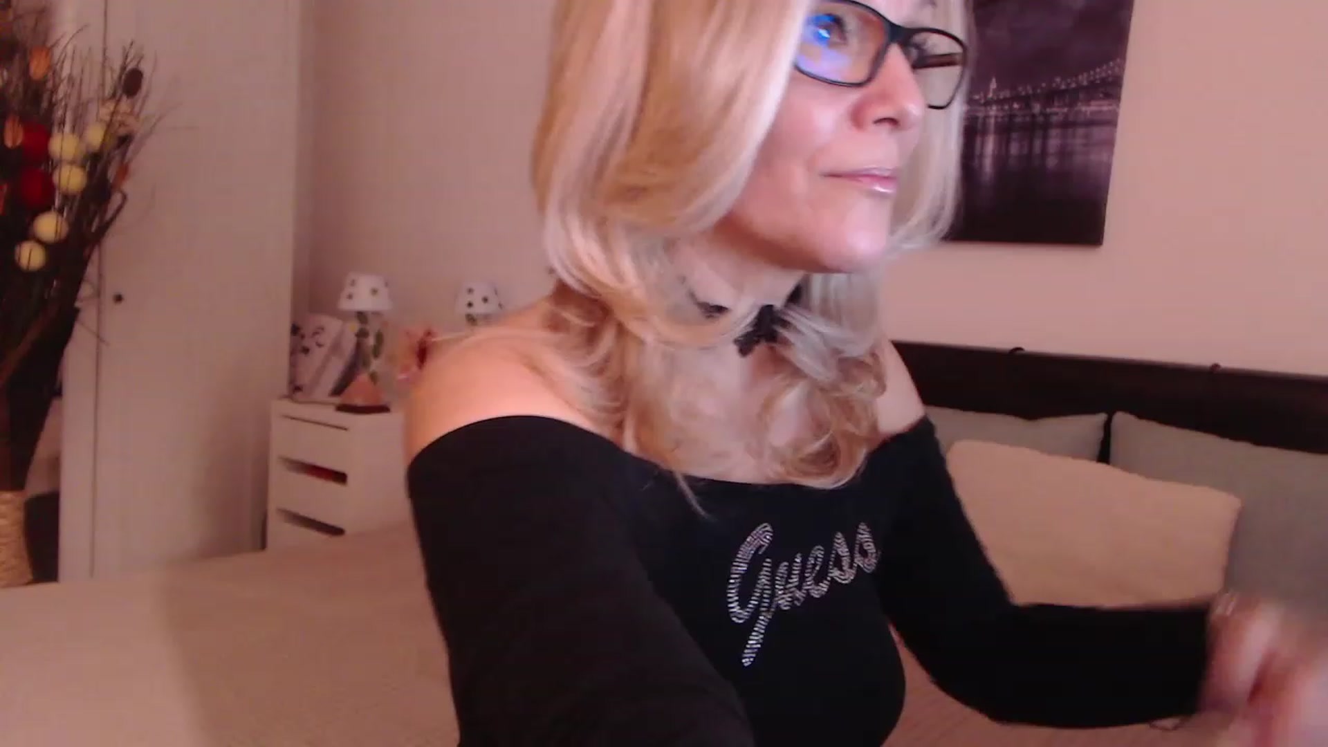 Gallery image thumbnail from Reeya71's myfreecams stream on, 12/07/2022, 03:15 image 9 of 20