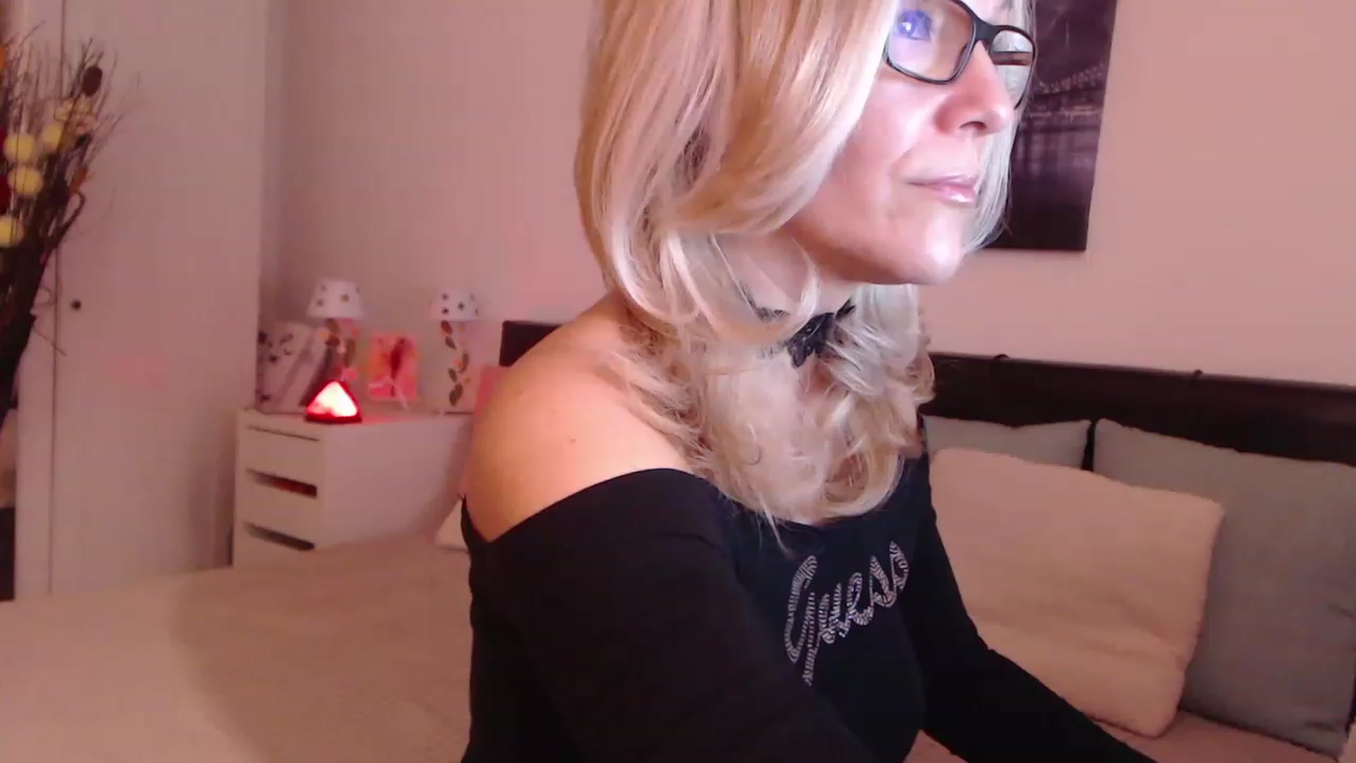 Gallery image thumbnail from Reeya71's myfreecams stream on, 12/07/2022, 03:15 image 2 of 20