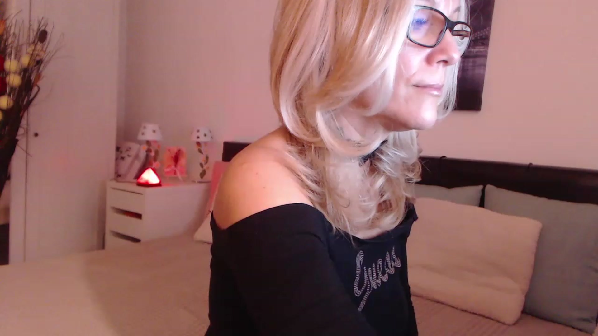 Gallery image thumbnail from Reeya71's myfreecams stream on, 12/07/2022, 03:15 image 1 of 20