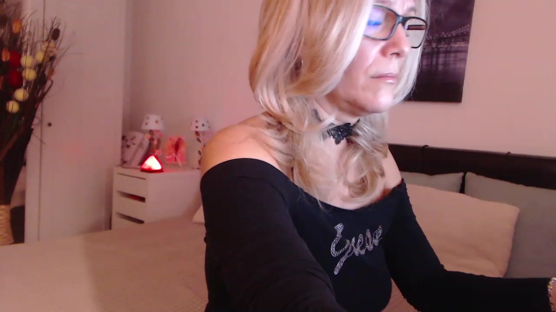 Gallery image thumbnail from Reeya71's myfreecams stream on, 12/07/2022, 03:15 image 6 of 20