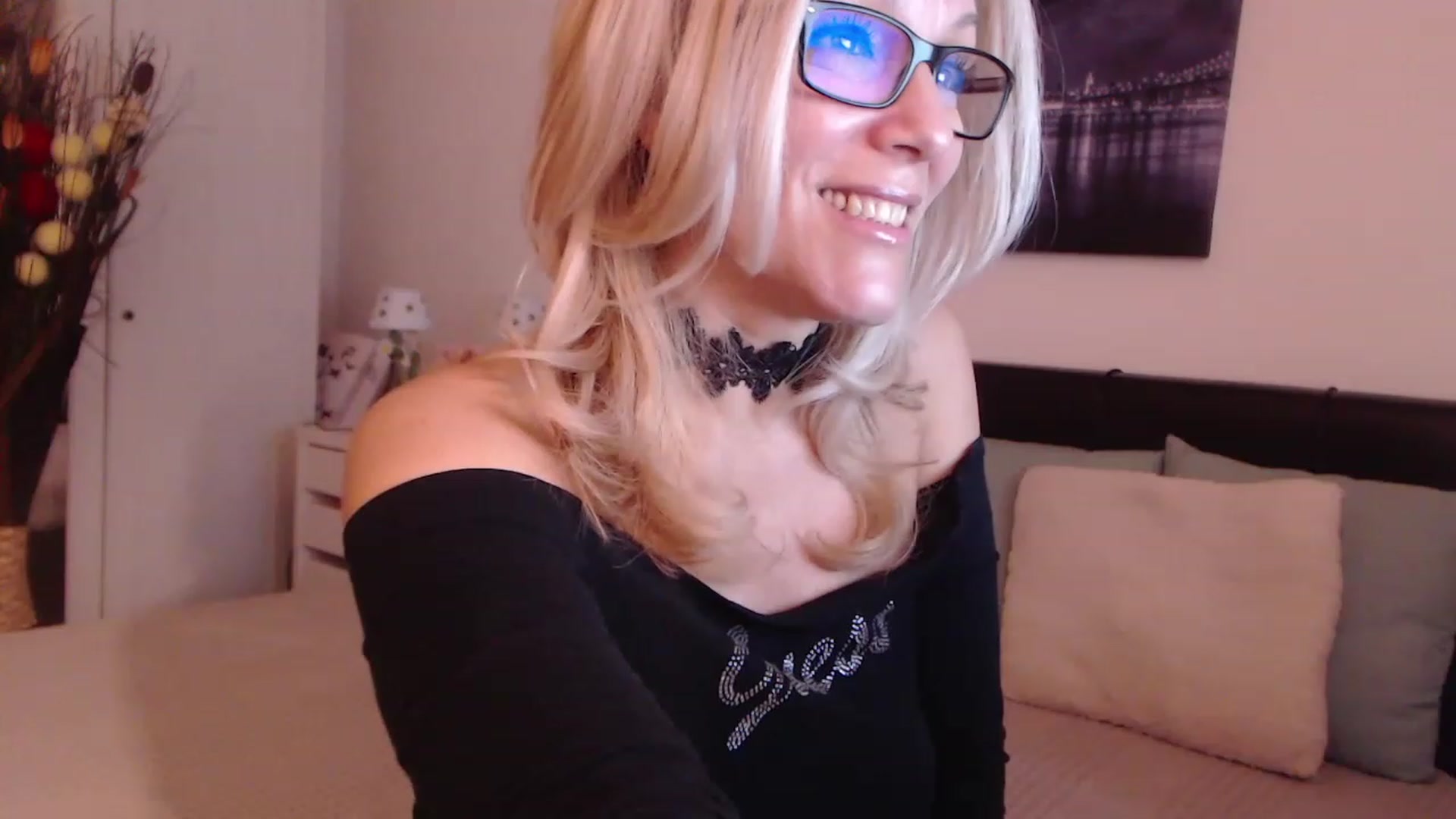 Gallery image thumbnail from Reeya71's myfreecams stream on, 12/07/2022, 08:24 image 2 of 20
