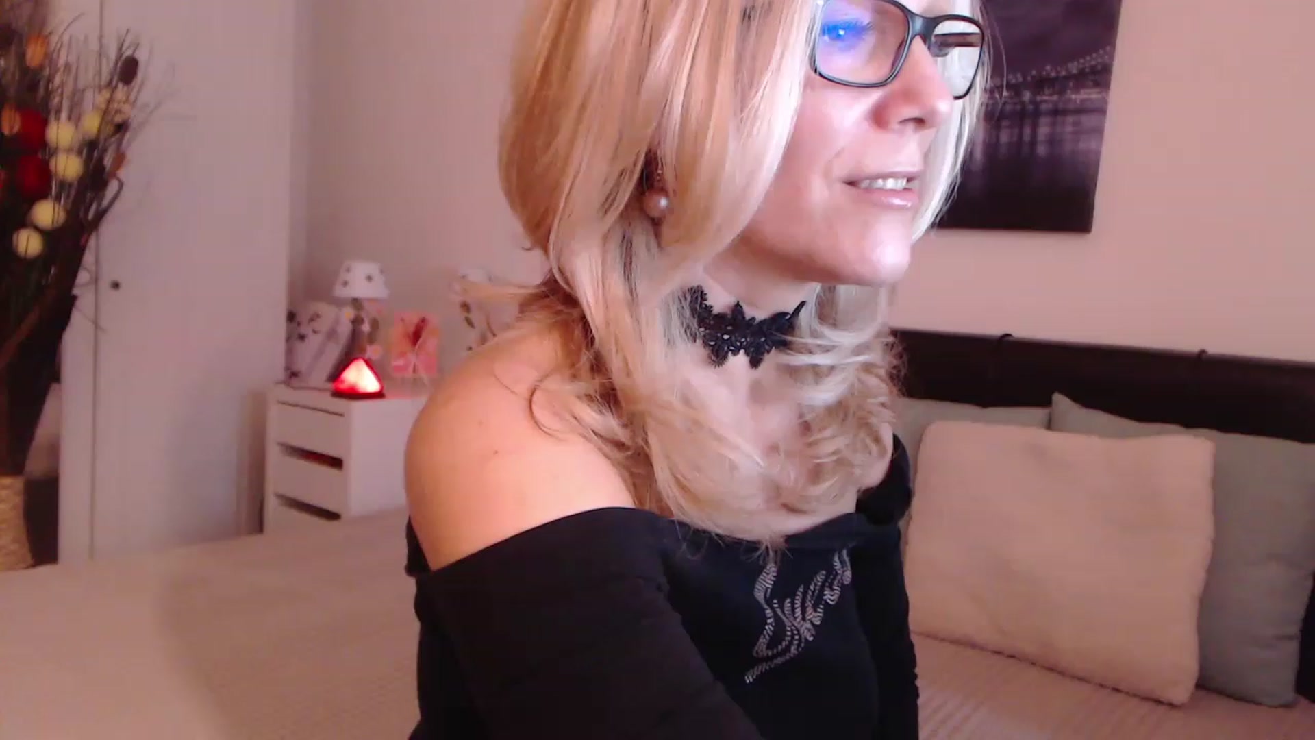 Gallery image thumbnail from Reeya71's myfreecams stream on, 12/07/2022, 08:24 image 18 of 20