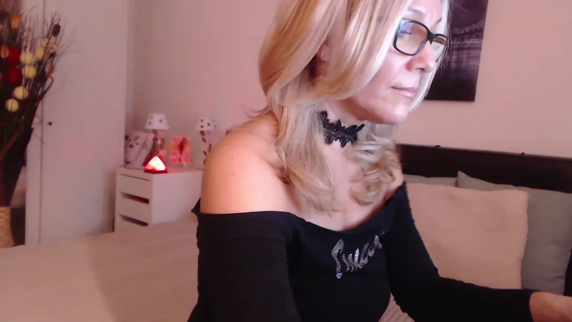 Gallery image thumbnail from Reeya71's myfreecams stream on, 12/07/2022, 08:24 image 20 of 20