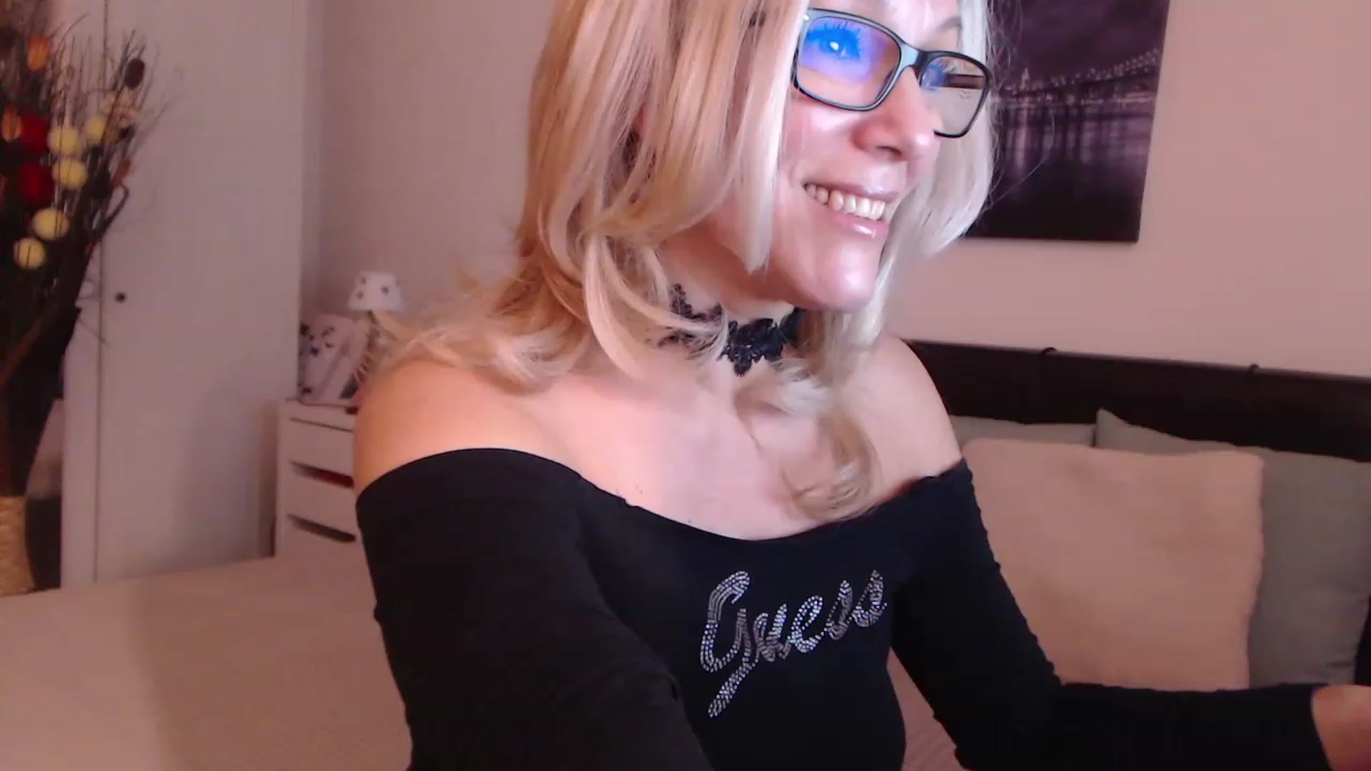 Gallery image thumbnail from Reeya71's myfreecams stream on, 12/07/2022, 08:24 image 3 of 20