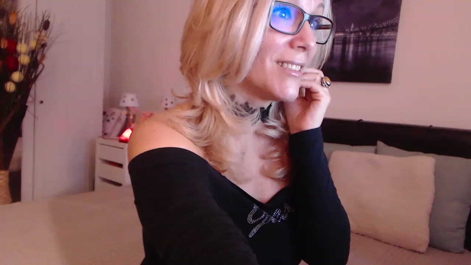 Gallery image thumbnail from Reeya71's myfreecams stream on, 12/07/2022, 08:24 image 11 of 20