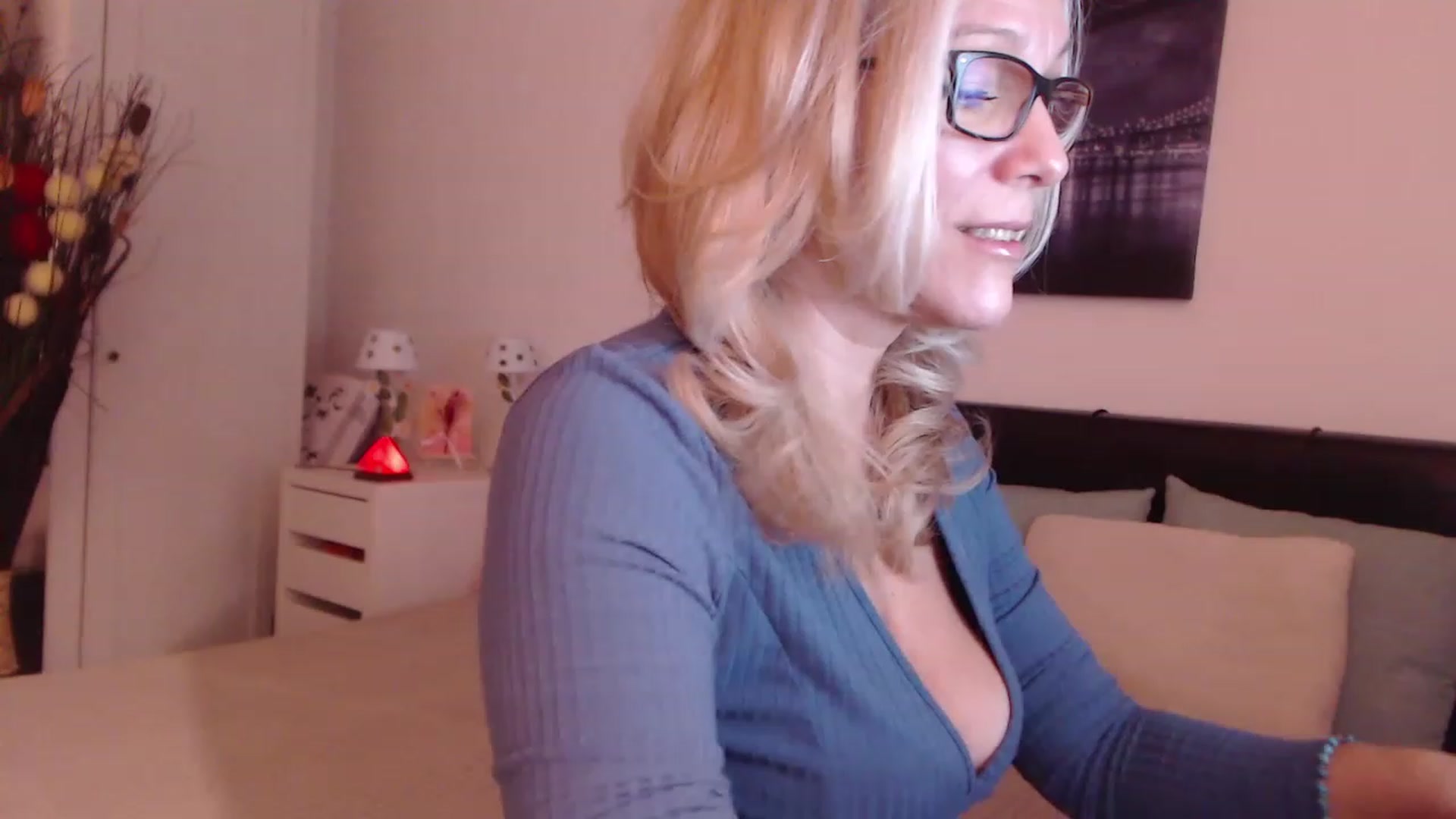 Gallery image thumbnail from Reeya71's myfreecams stream on, 12/08/2022, 24:30 image 13 of 20