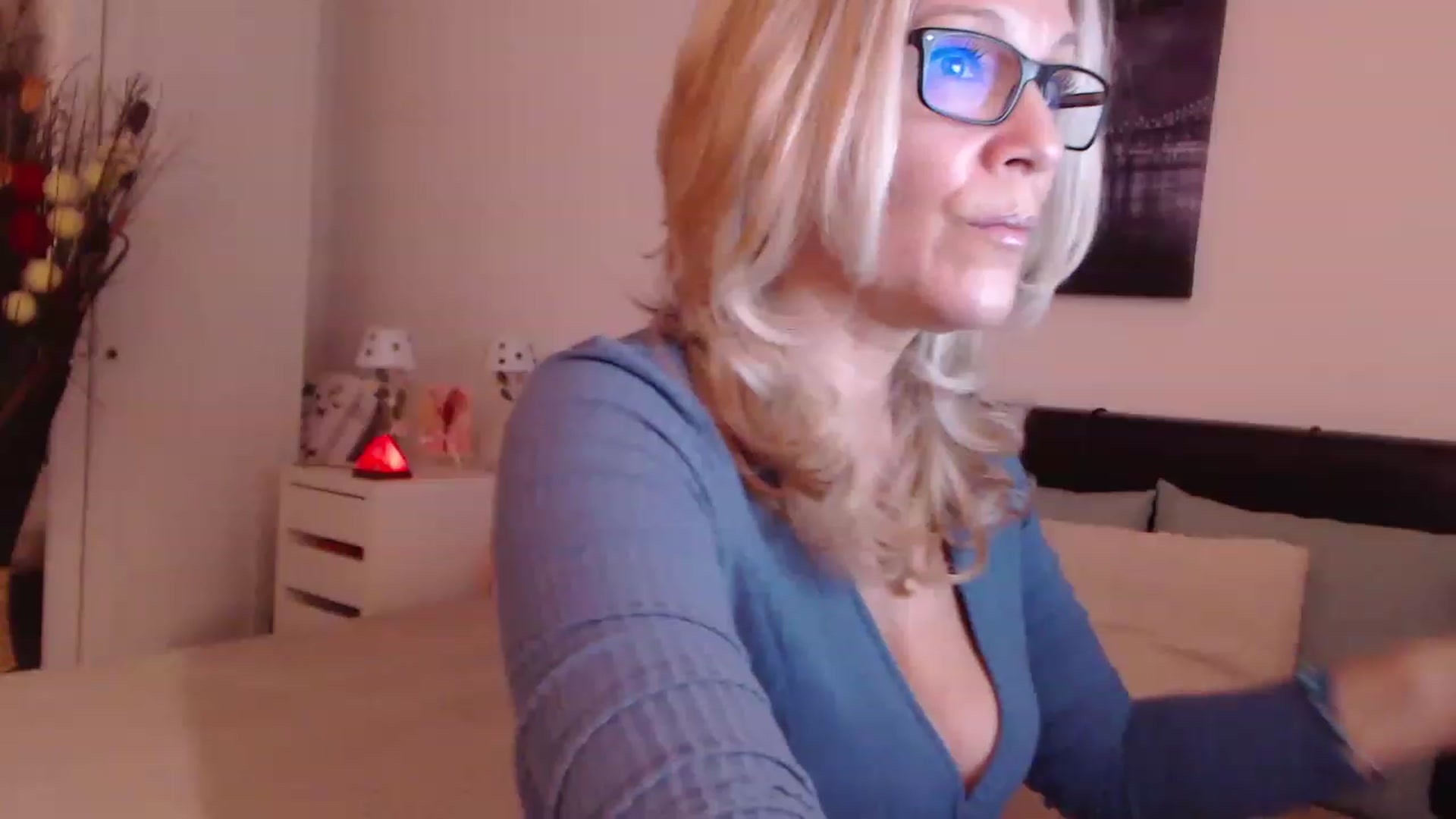 Gallery image thumbnail from Reeya71's myfreecams stream on, 12/08/2022, 02:41 image 9 of 20