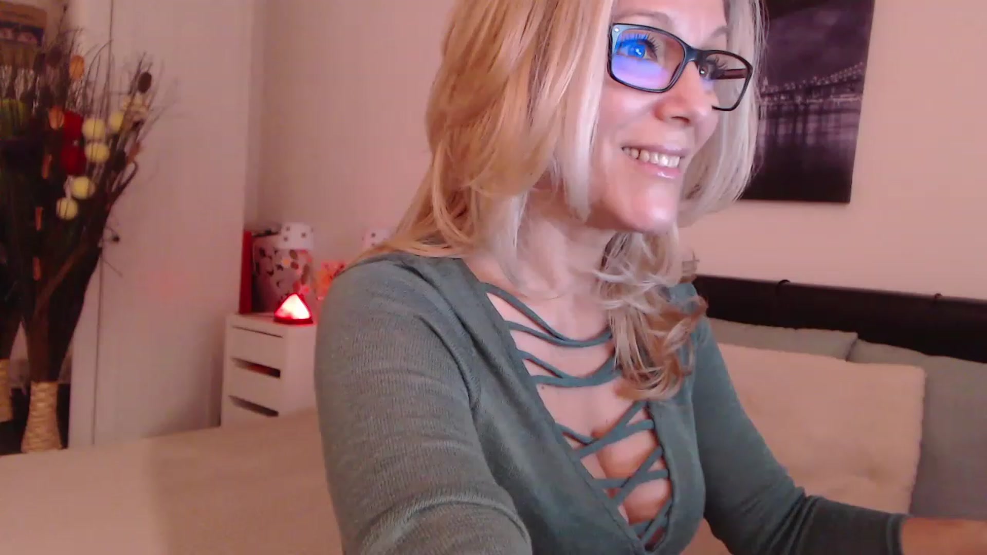 Gallery image thumbnail from Reeya71's myfreecams stream on, 12/09/2022, 08:28 image 3 of 20