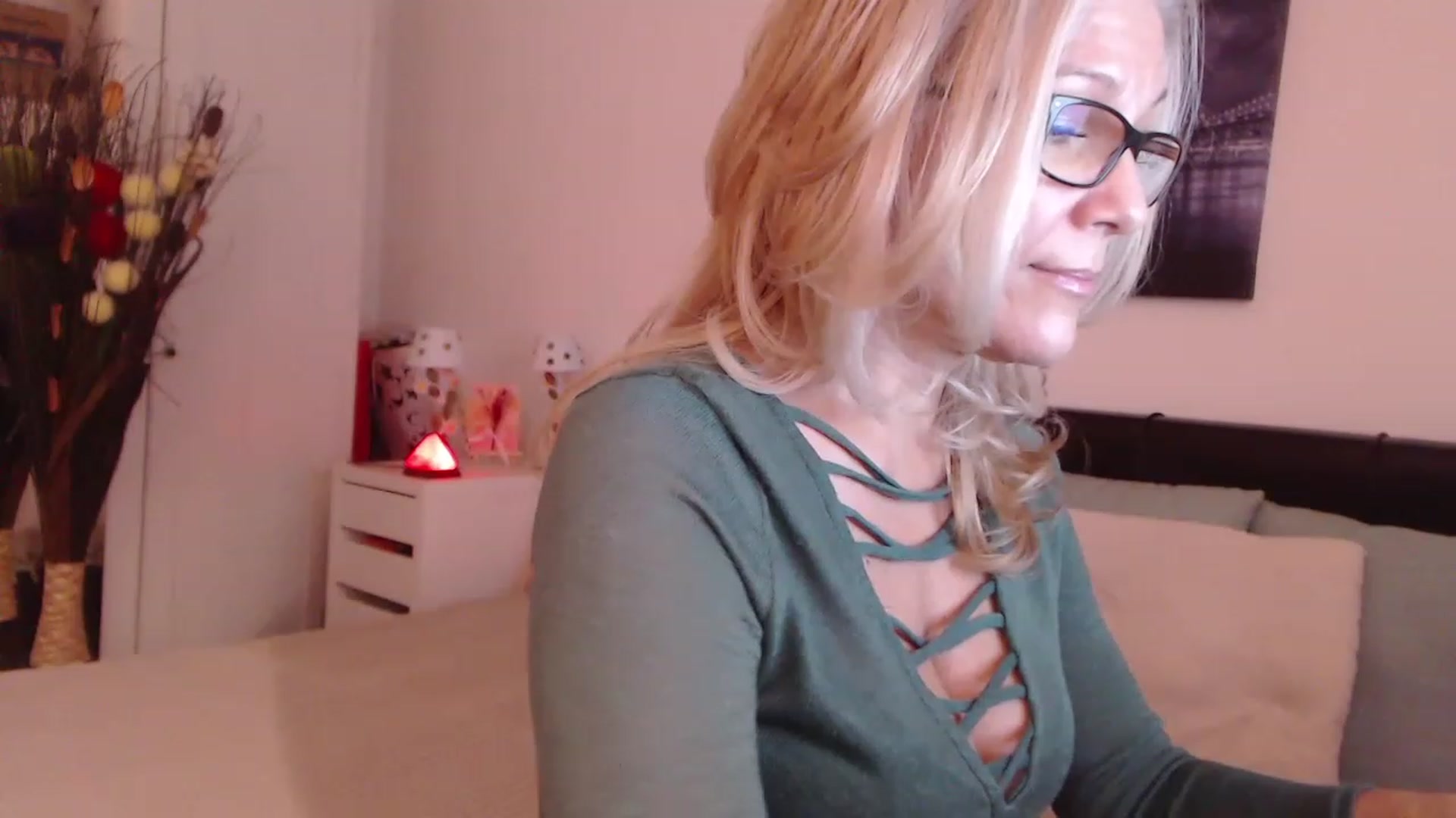 Gallery image thumbnail from Reeya71's myfreecams stream on, 12/09/2022, 08:28 image 15 of 20
