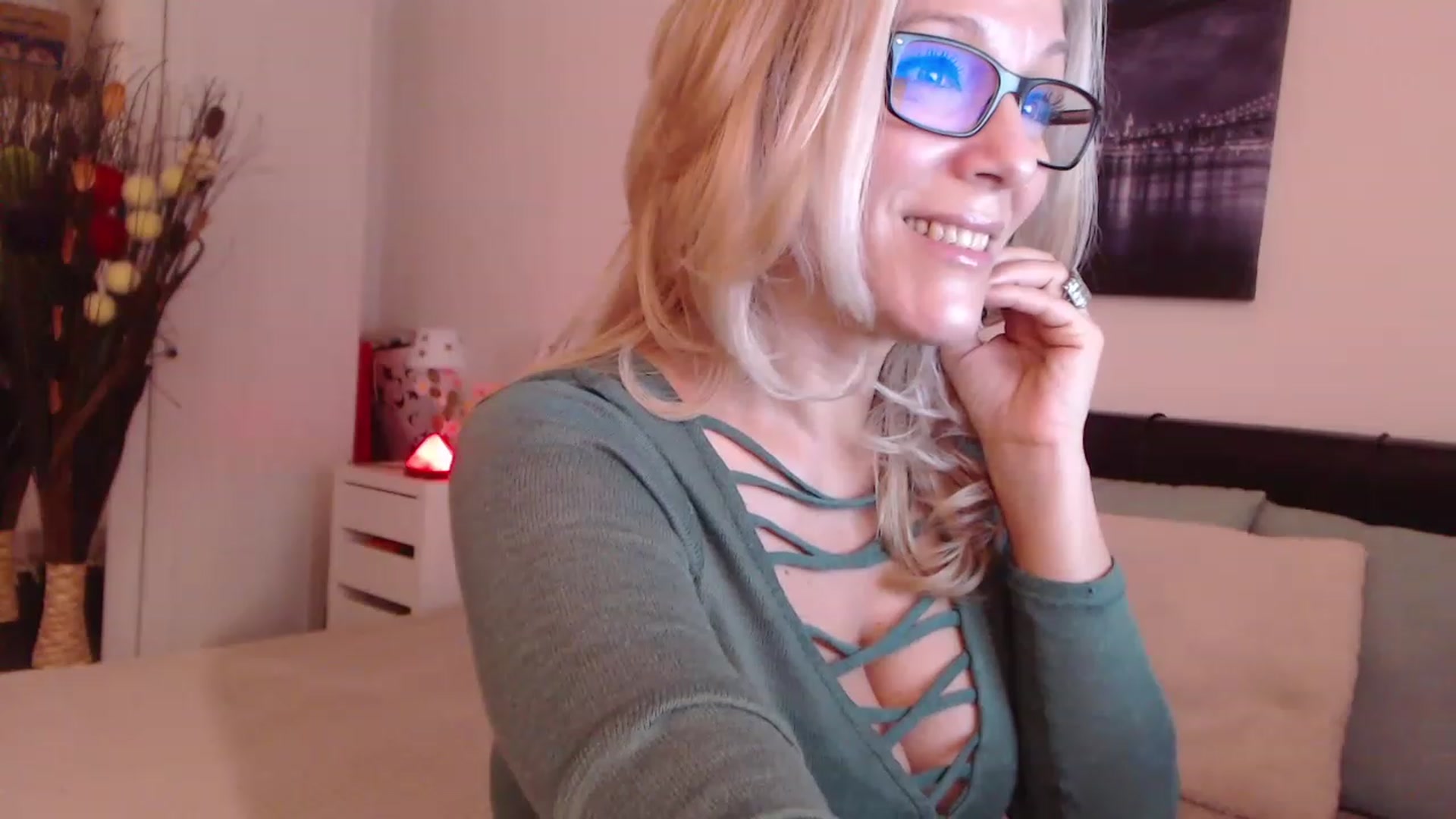 Gallery image thumbnail from Reeya71's myfreecams stream on, 12/09/2022, 08:28 image 18 of 20